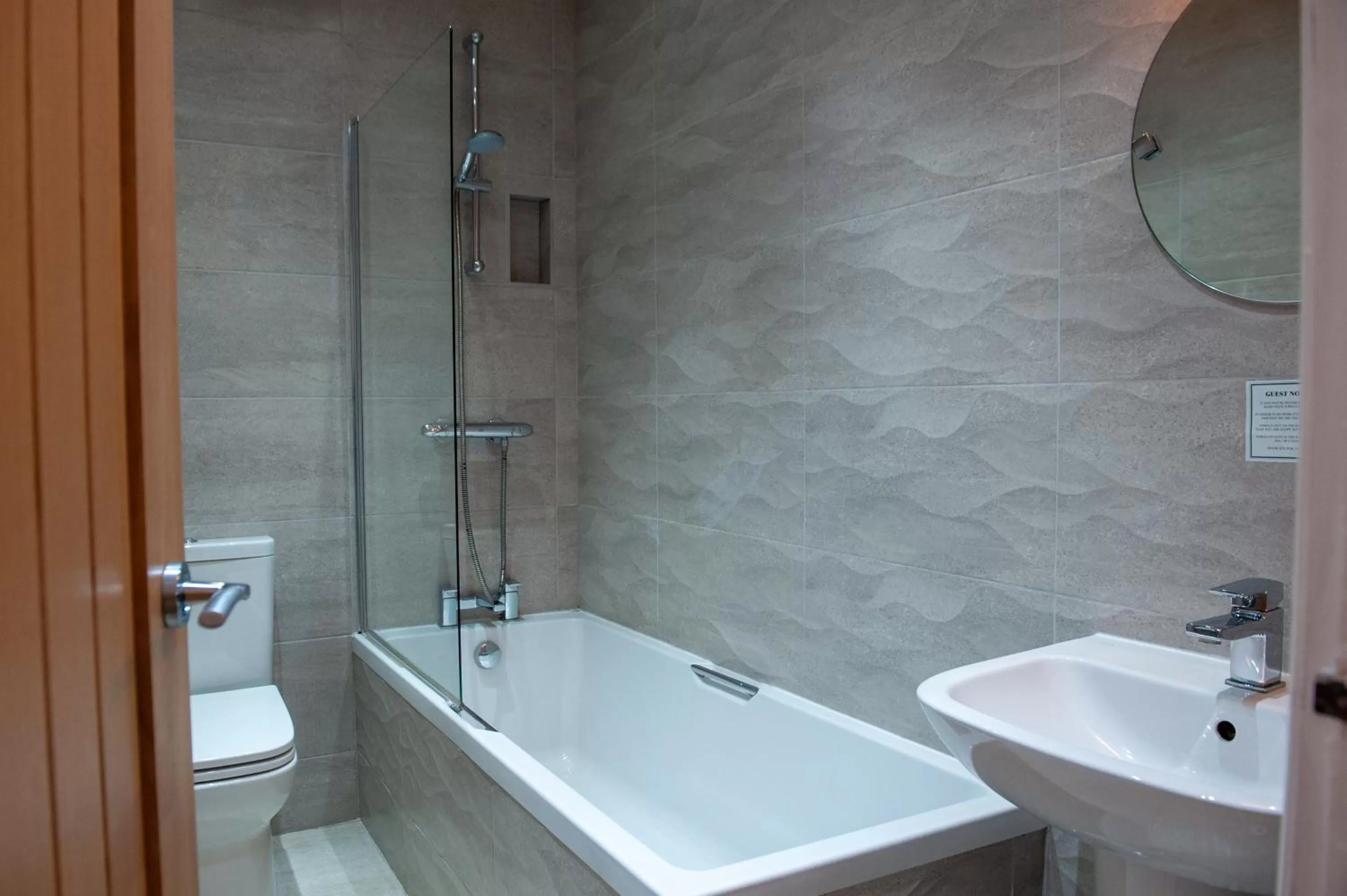 Toilet in Osborne Hotel