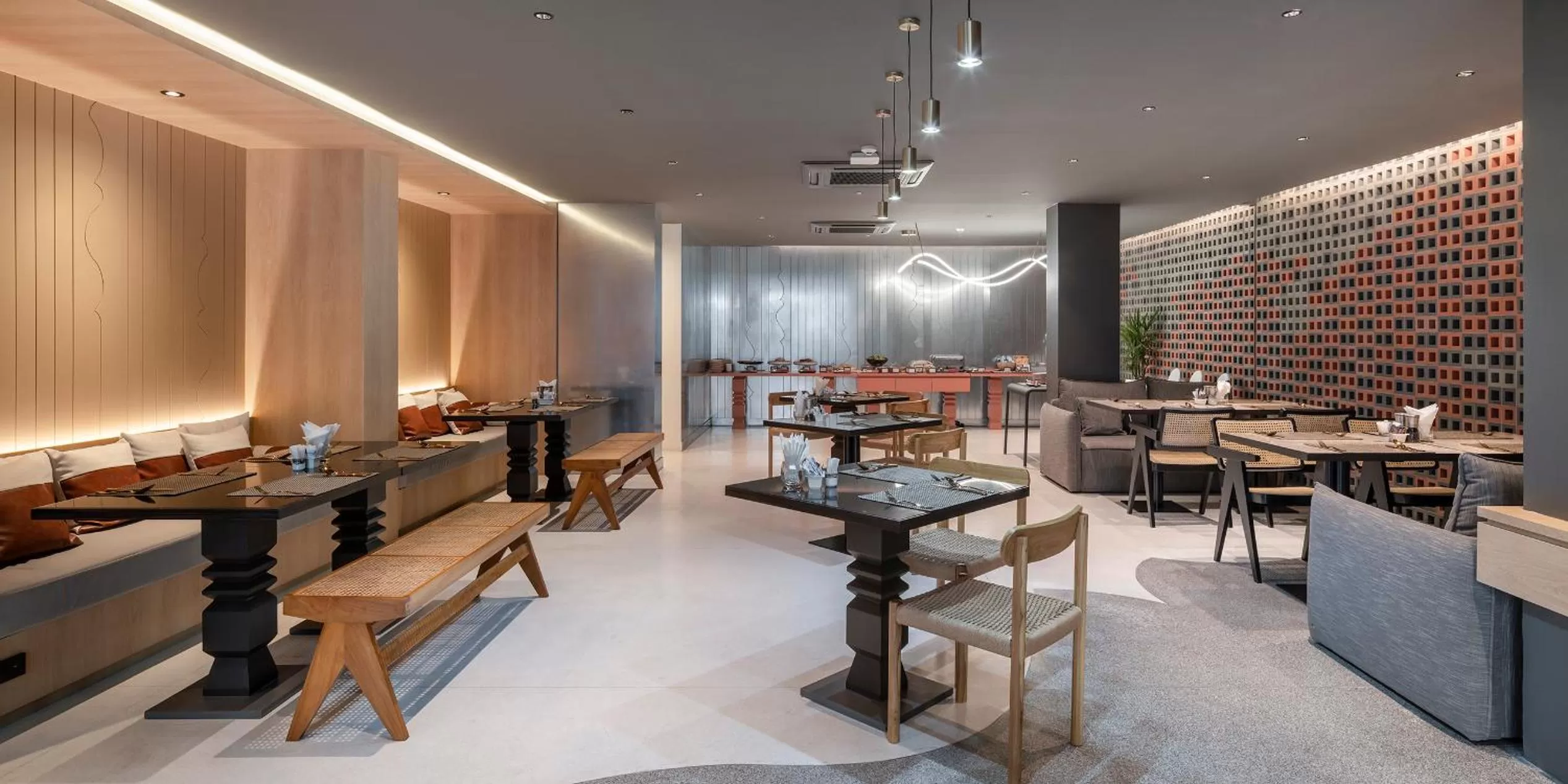 Restaurant/places to eat in Lilit Bang Lumphu Hotel