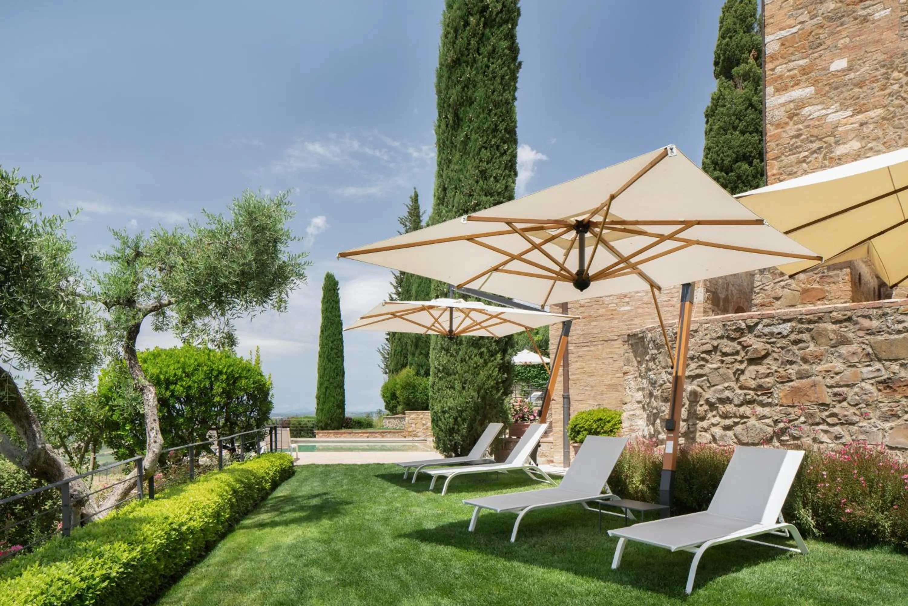 Garden in Castello Banfi - Il Borgo - Relais et Chateaux