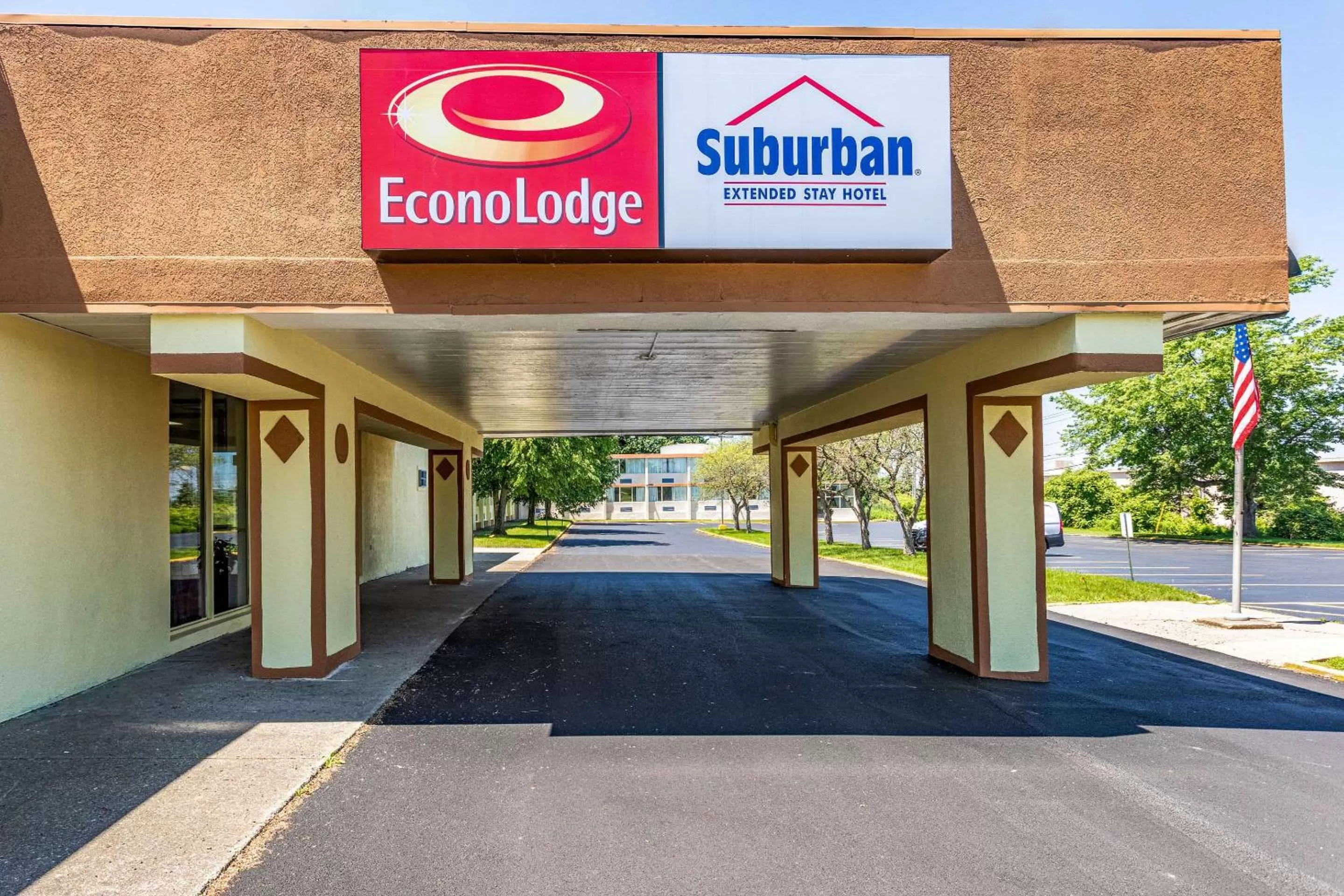 Property building in Econo Lodge