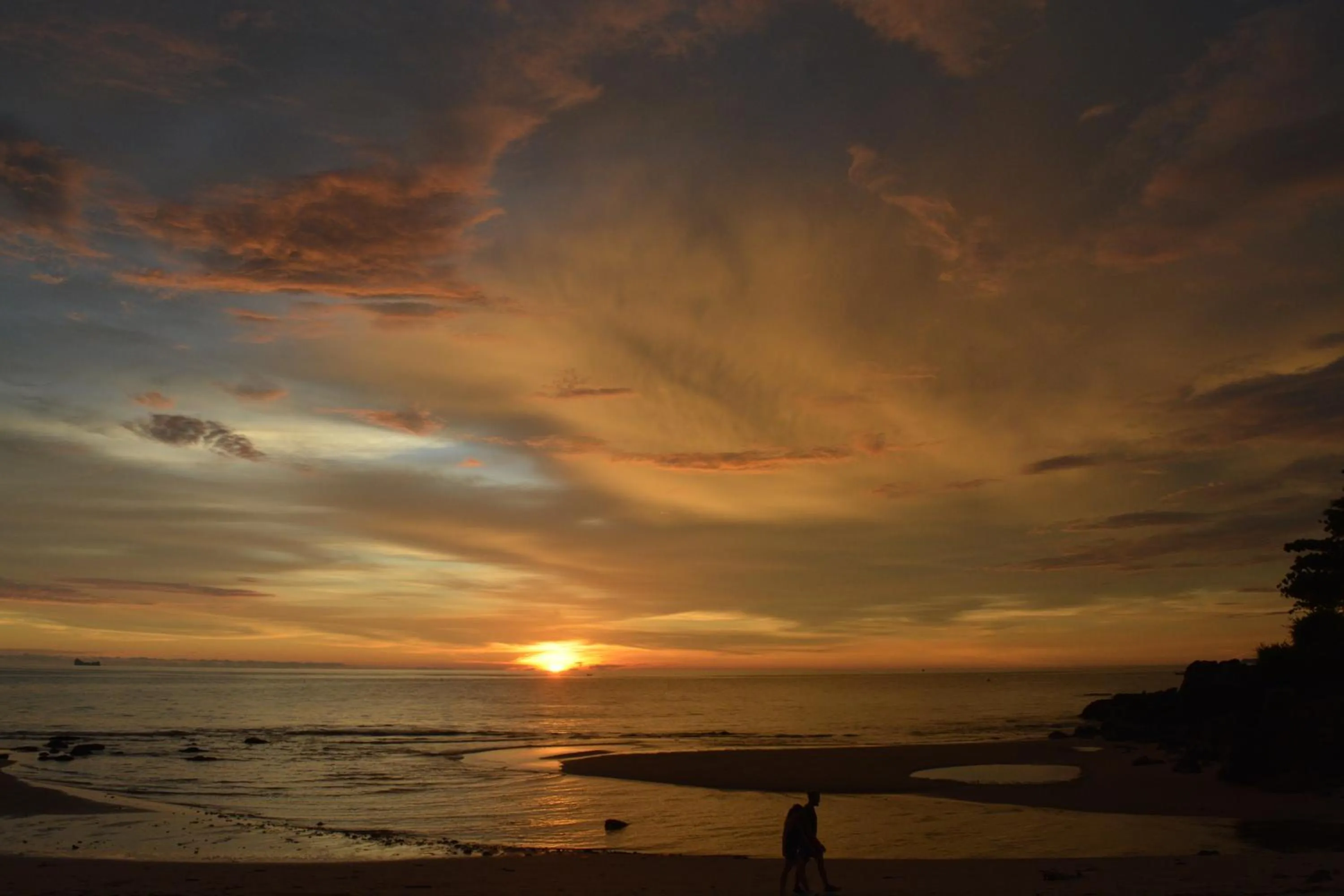 Sunset in Lanta IL Mare Beach Resort