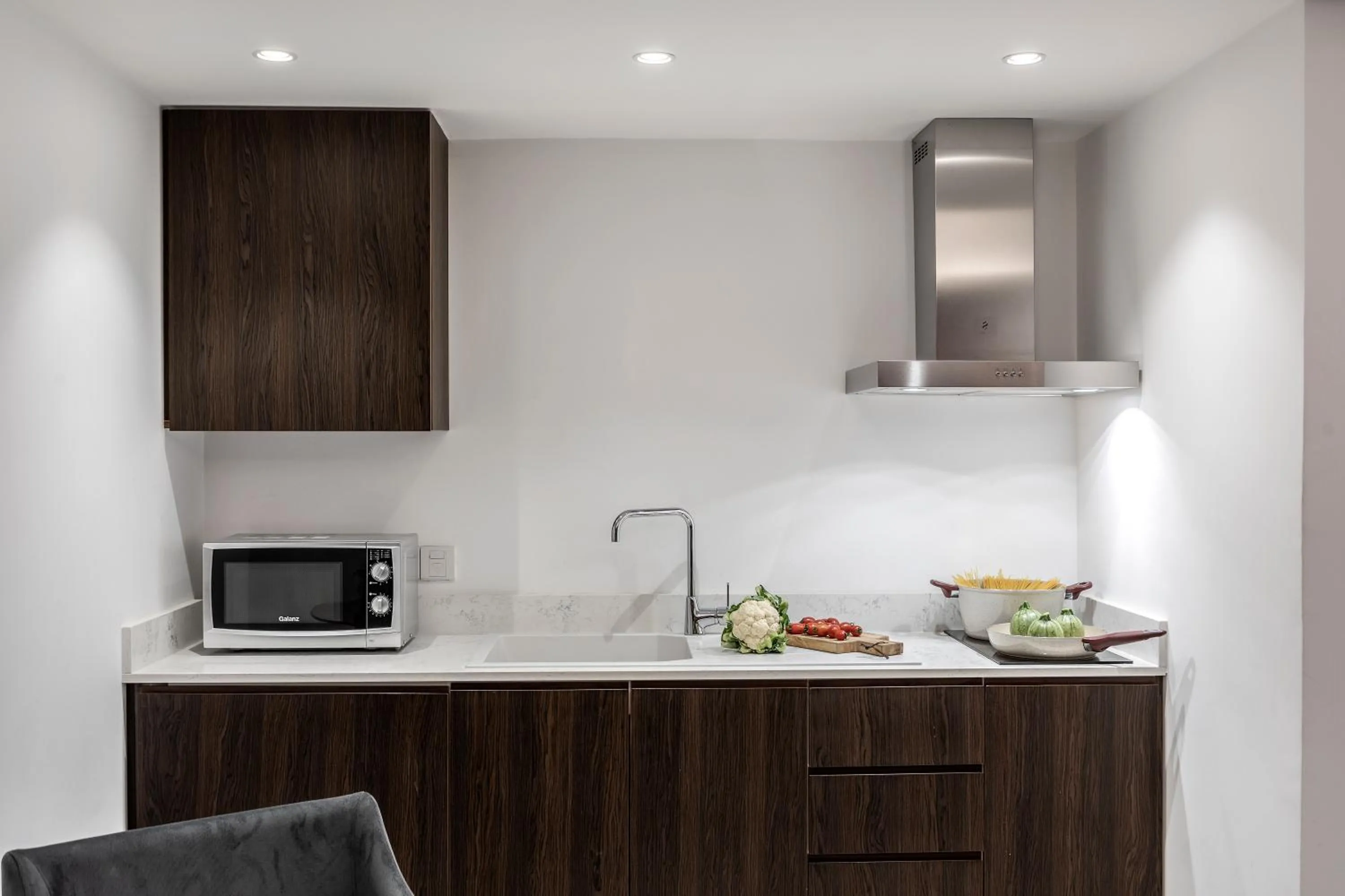 Kitchen or kitchenette in Almond Business Hotel