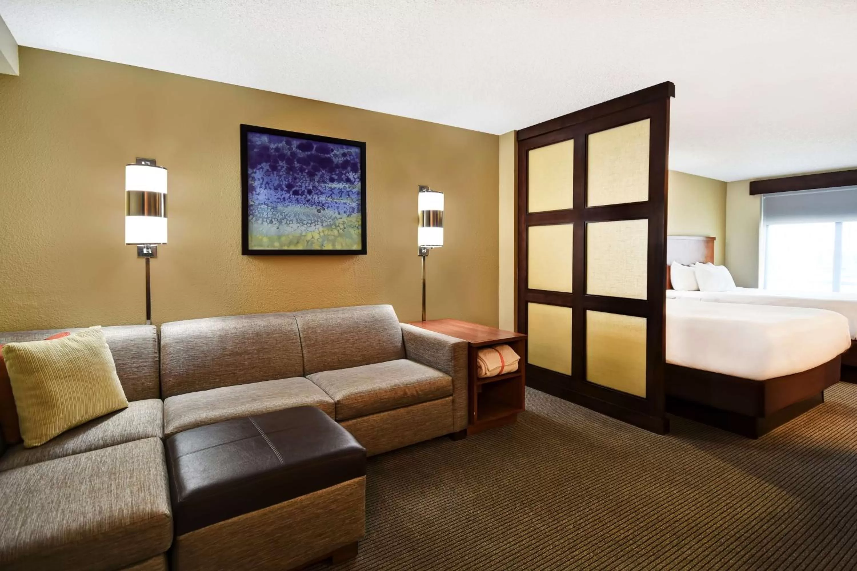Photo of the whole room, Bed in Hyatt Place Phoenix Gilbert
