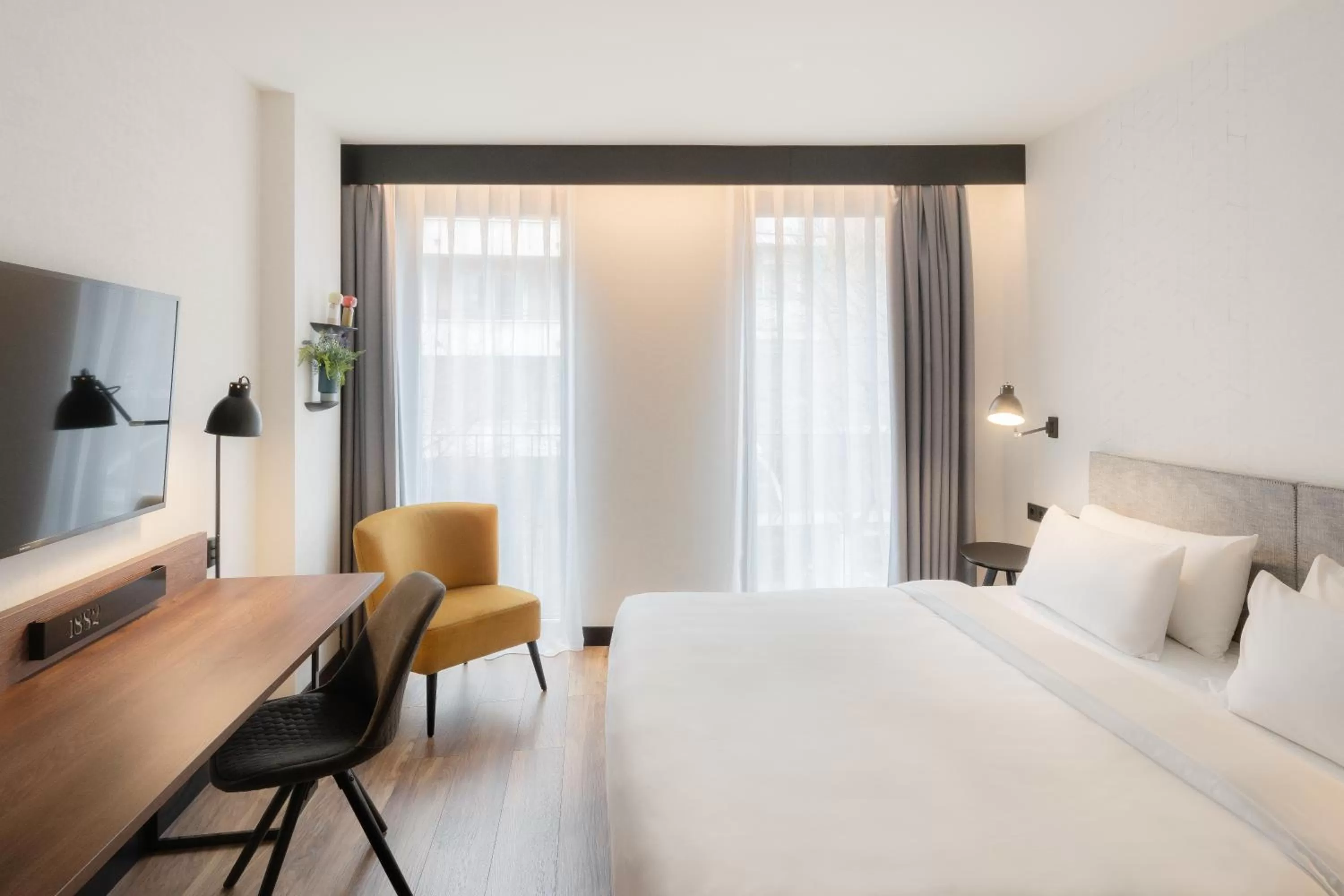 Photo of the whole room, Bed in Radisson Blu 1882 Hotel, Barcelona Sagrada Familia