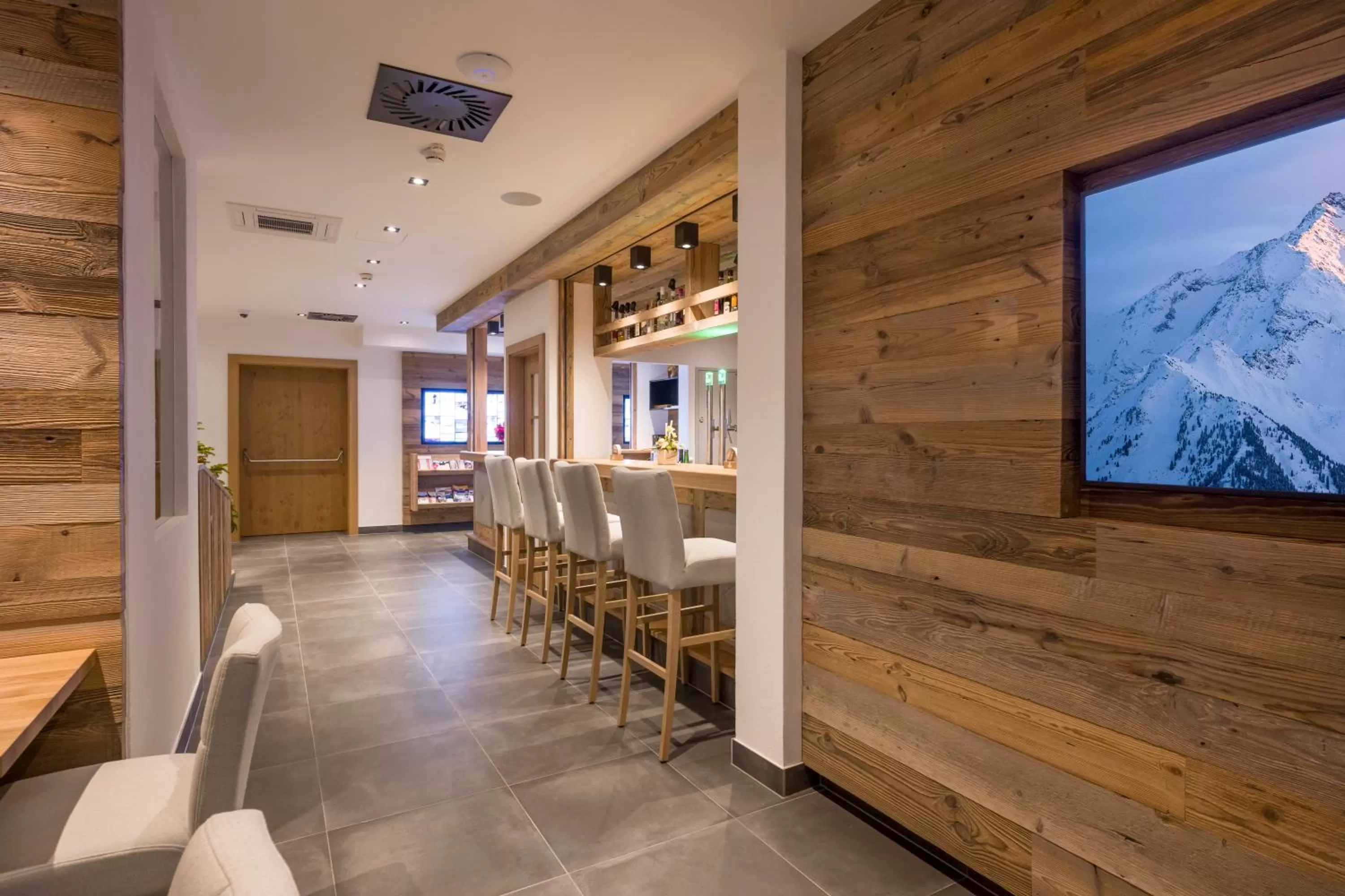 Communal lounge/ TV room in Alpenhof Hotel Garni Suprême