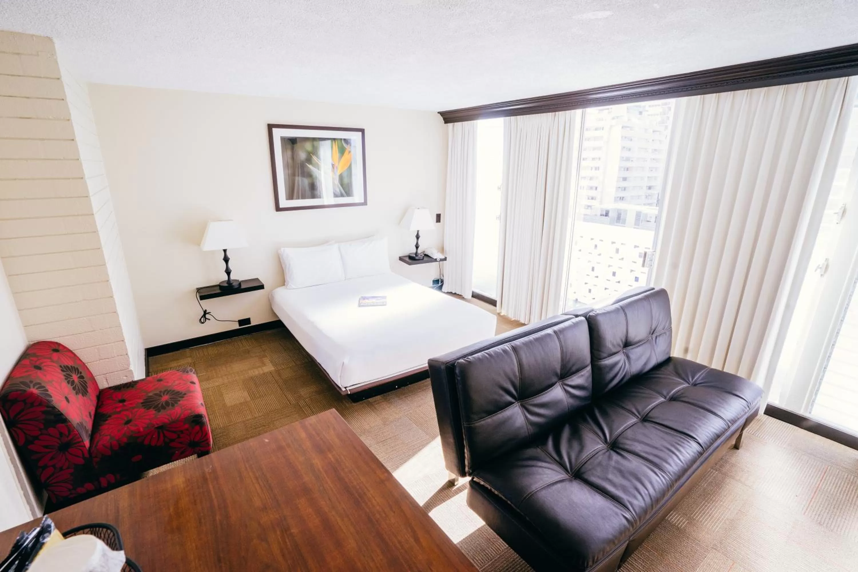 Photo of the whole room, Bed in Stay Hotel Waikiki