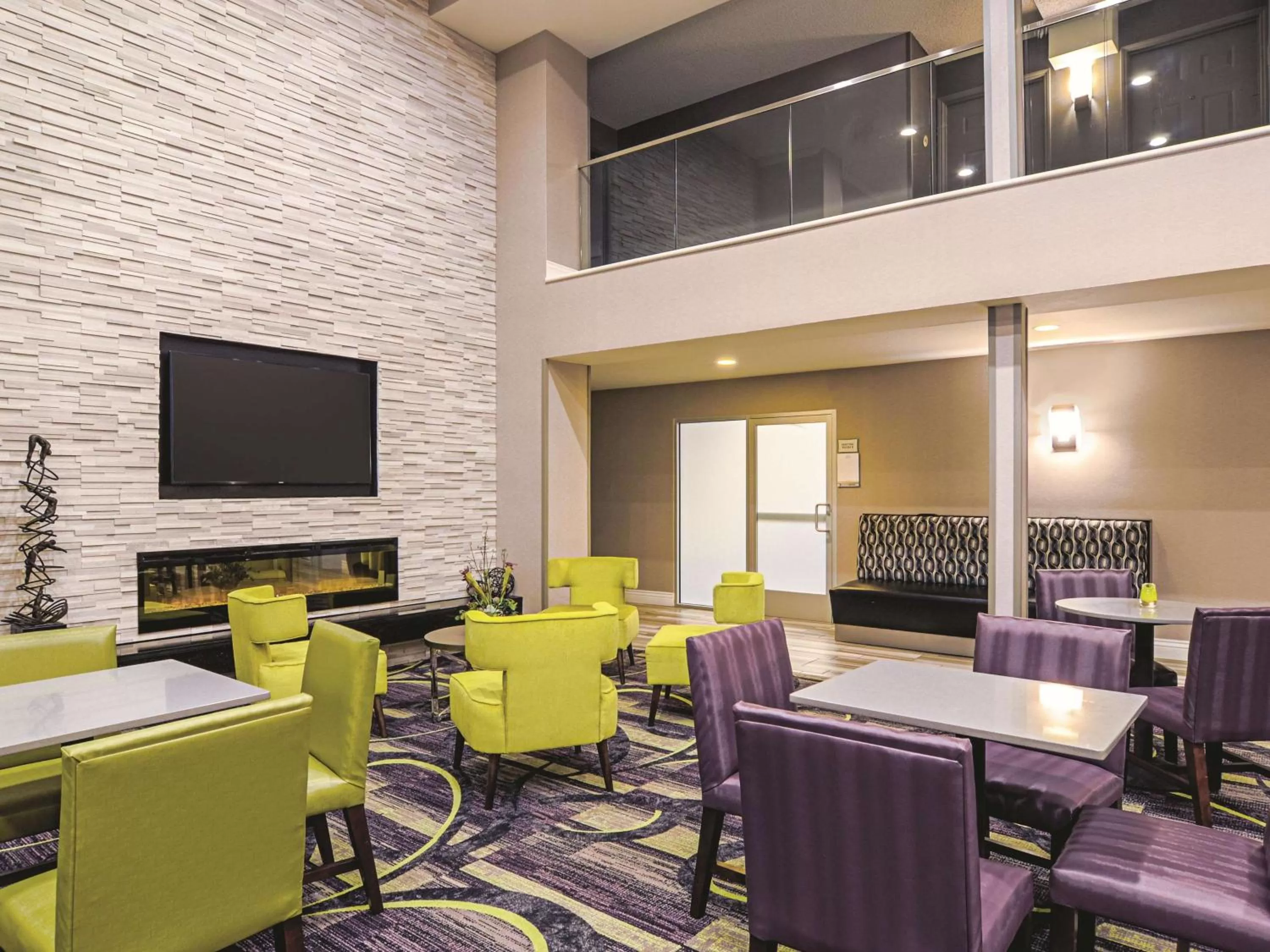 Lobby or reception in La Quinta by Wyndham Denver Airport DIA