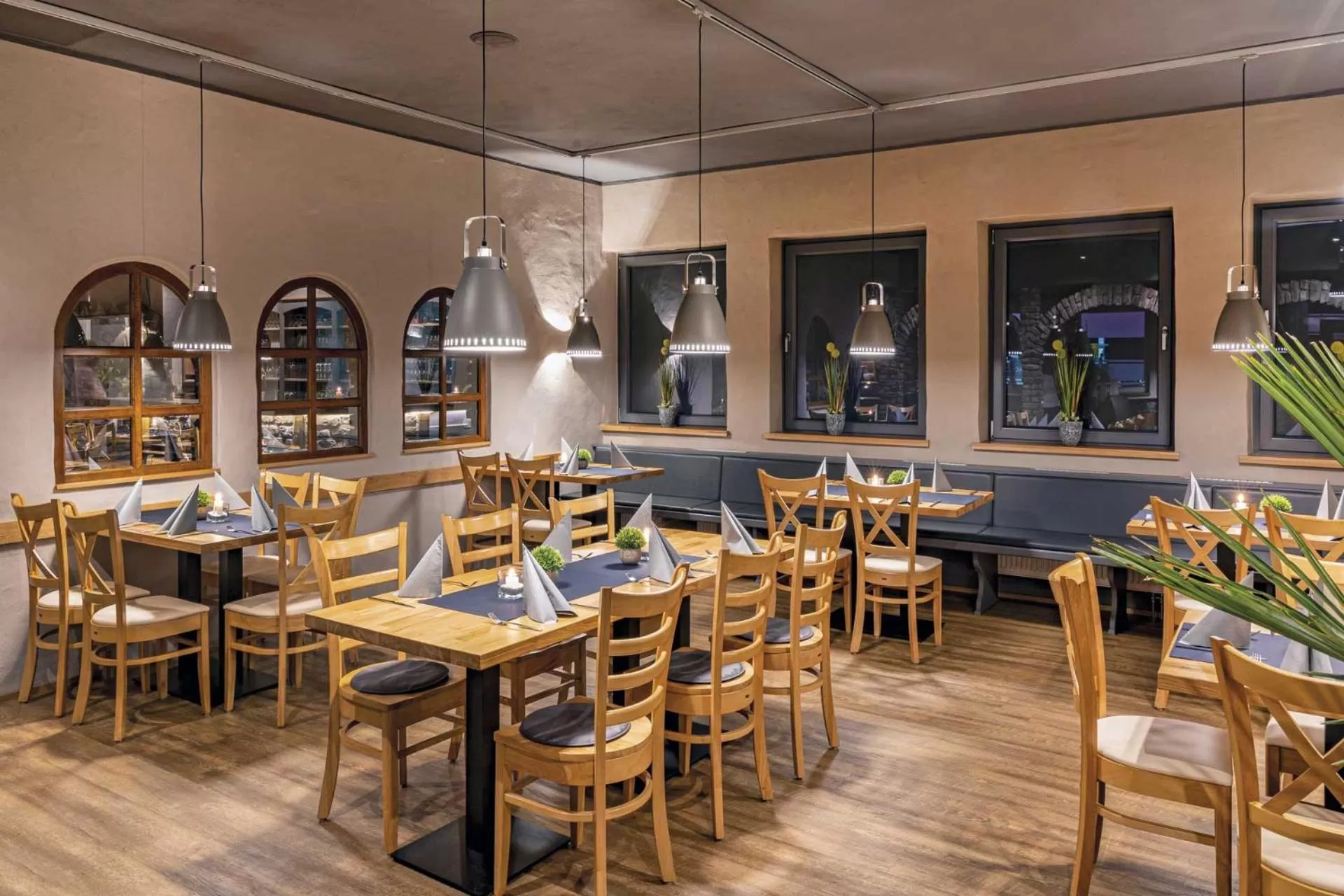 Restaurant/places to eat in Hotel sleep & go