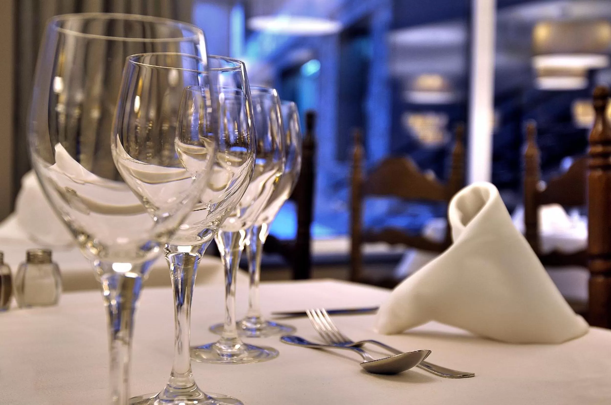 Restaurant/places to eat in Hotel Kandahar