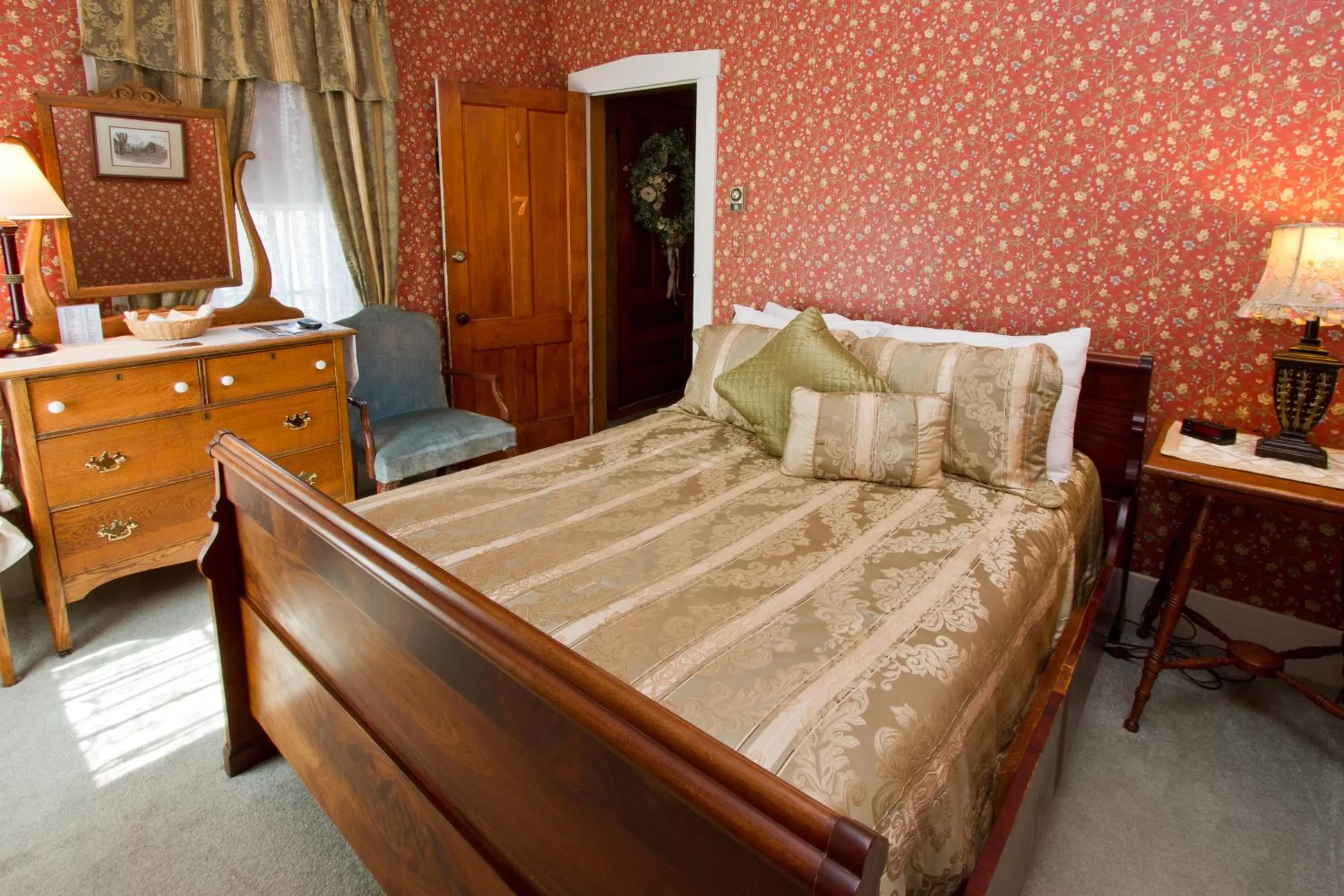 Queen Room in Deerfield Valley Inn - Mt Snow