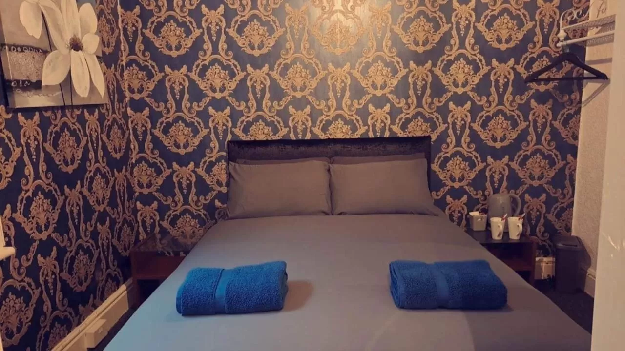 Bedroom, Bed in Urban Inn