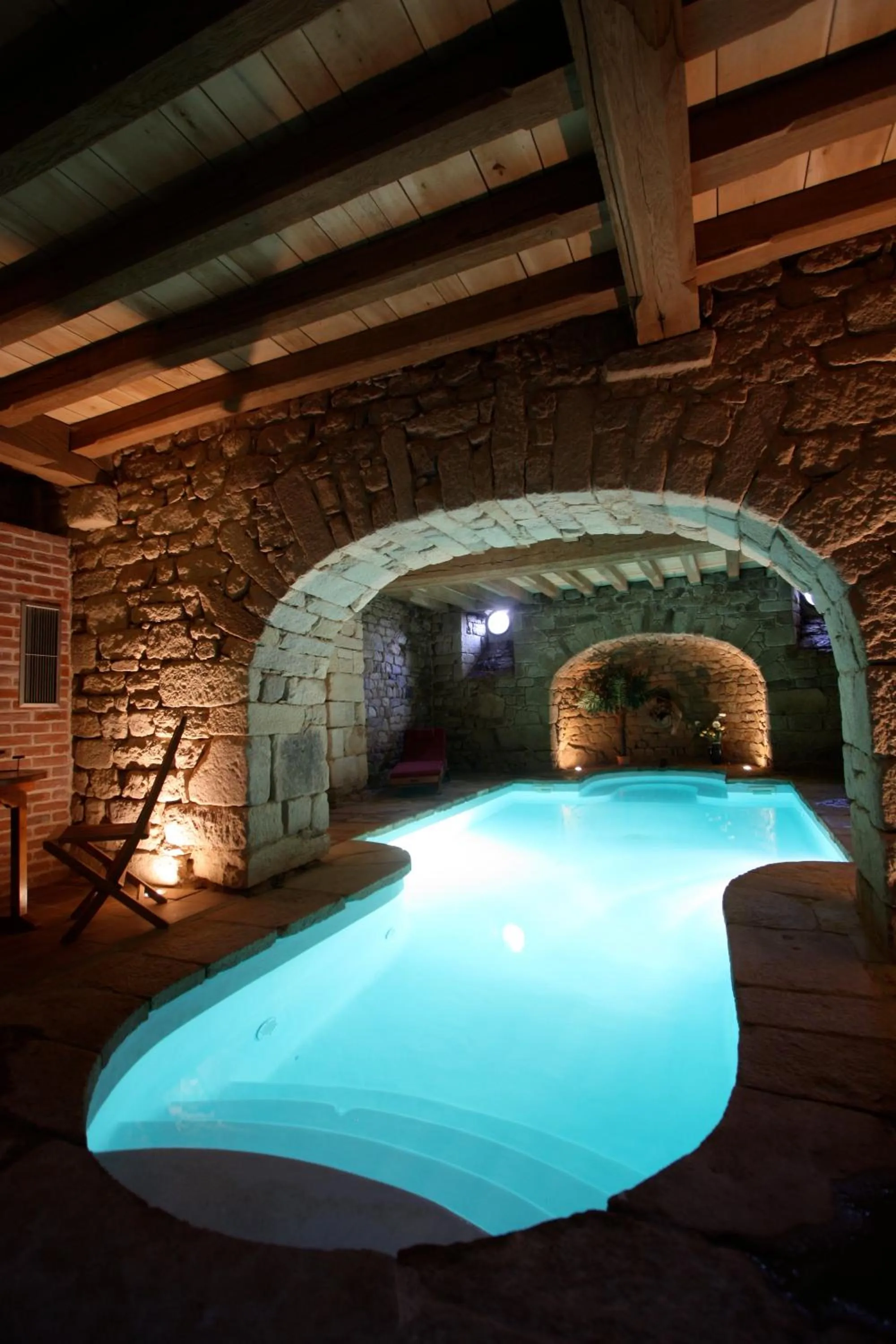 Swimming pool in Manoir des Indes, The Originals Relais