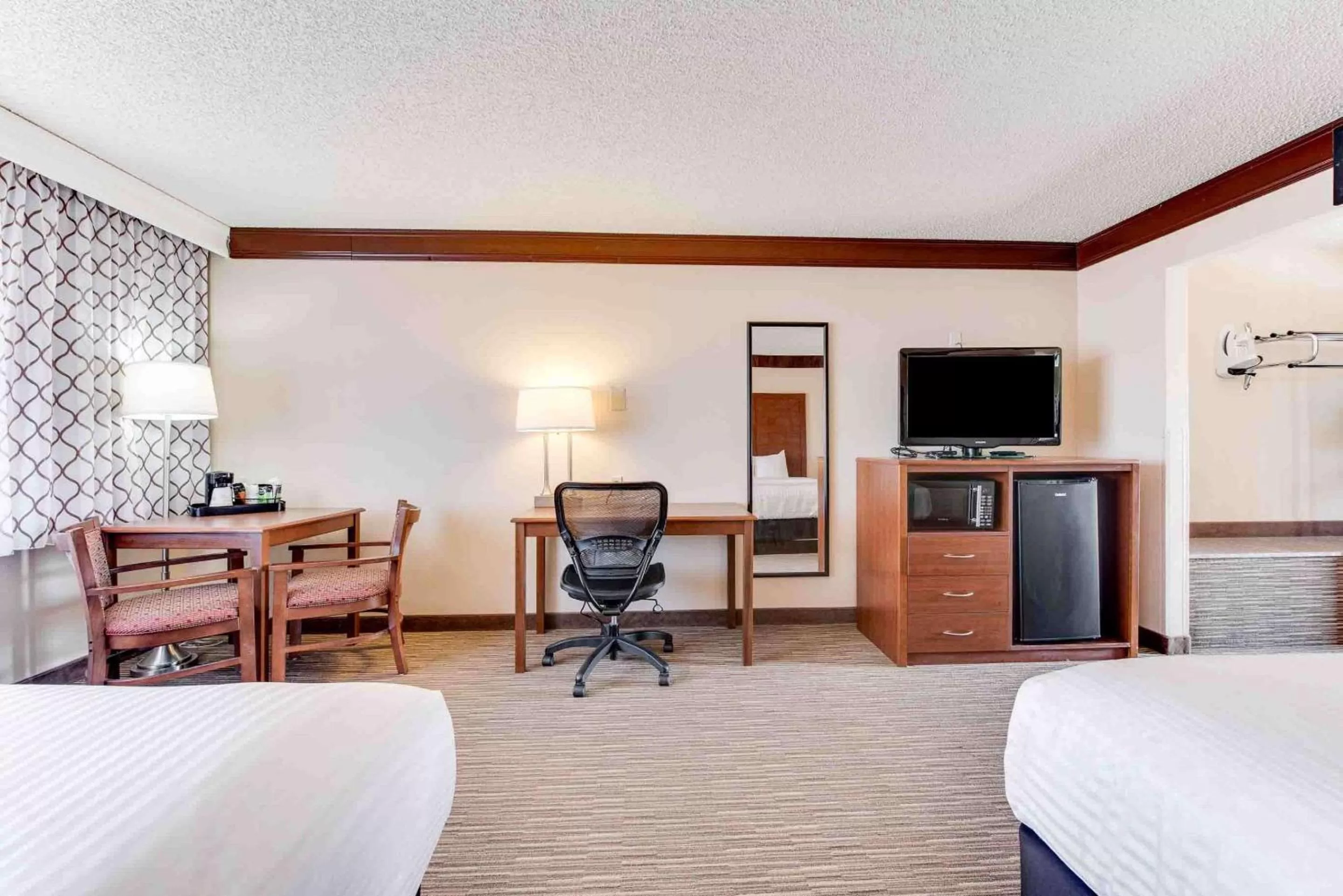 Bedroom, Bed in Best Western Movie Manor