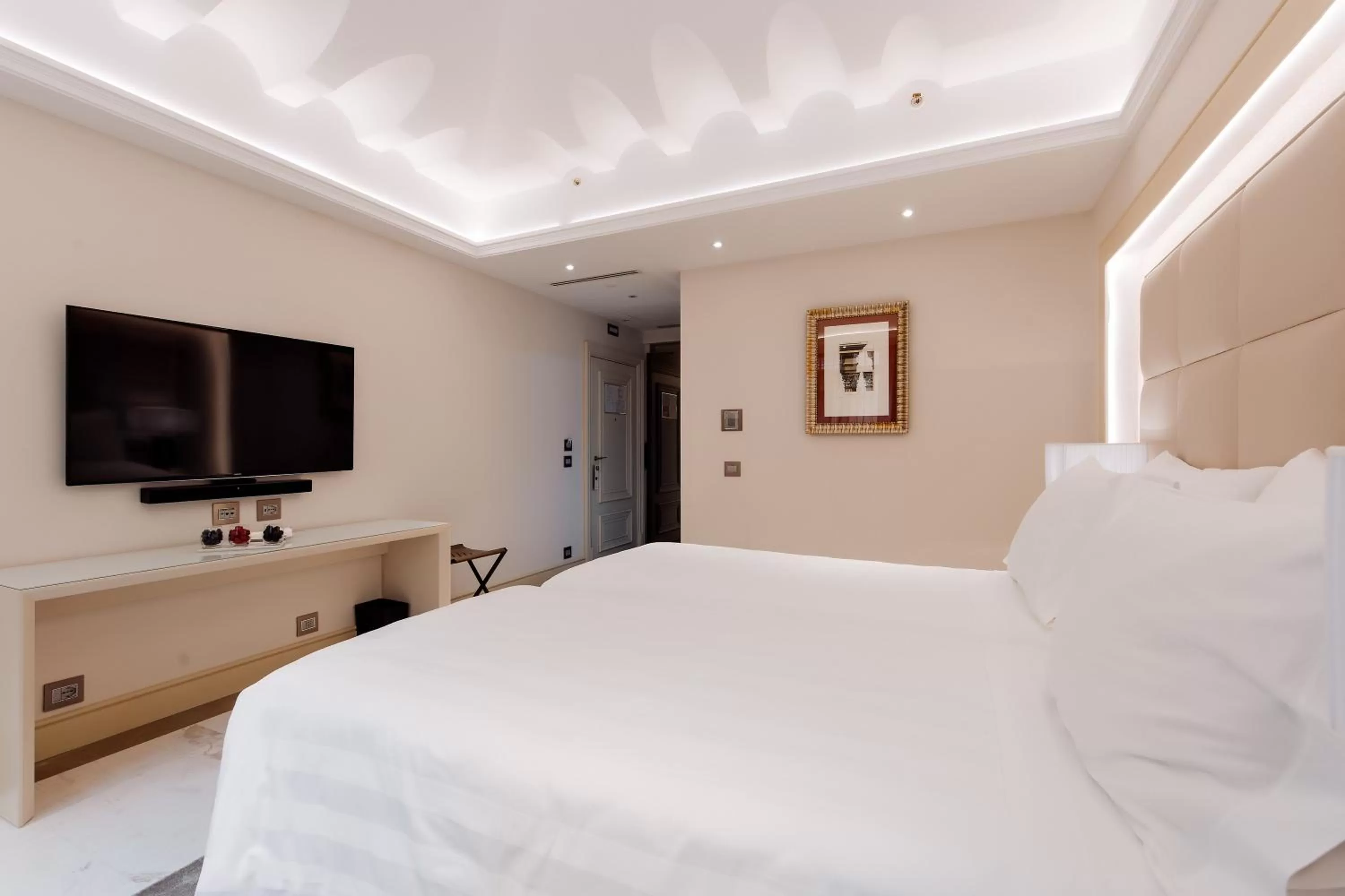 Bed in Aleph Rome Hotel, Curio Collection By Hilton