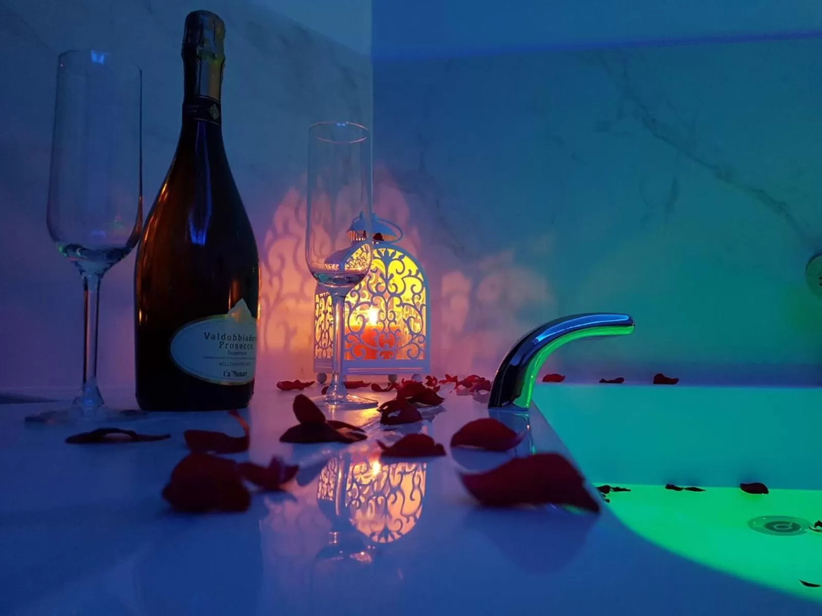 Hot Tub in Escape Luxury Suite - CA Domus Collection