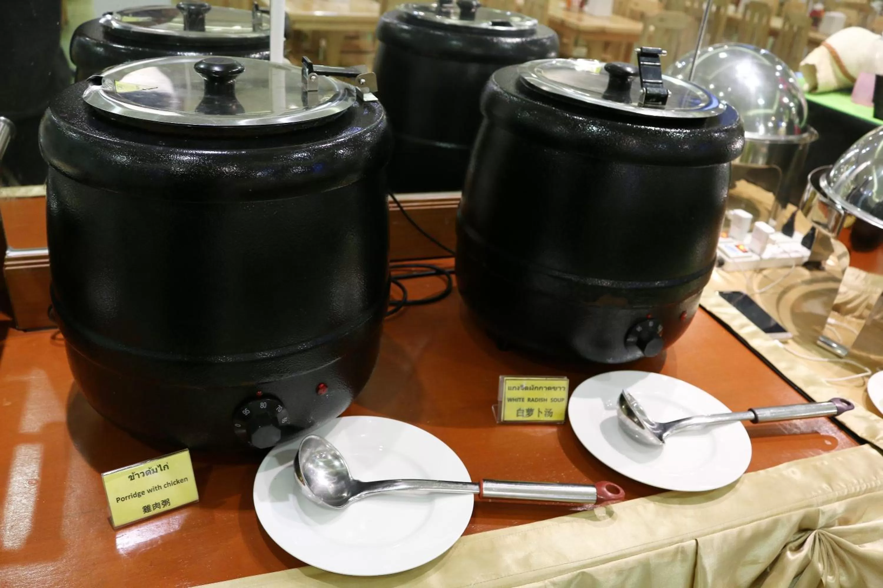 Food and drinks in Lucky Green View