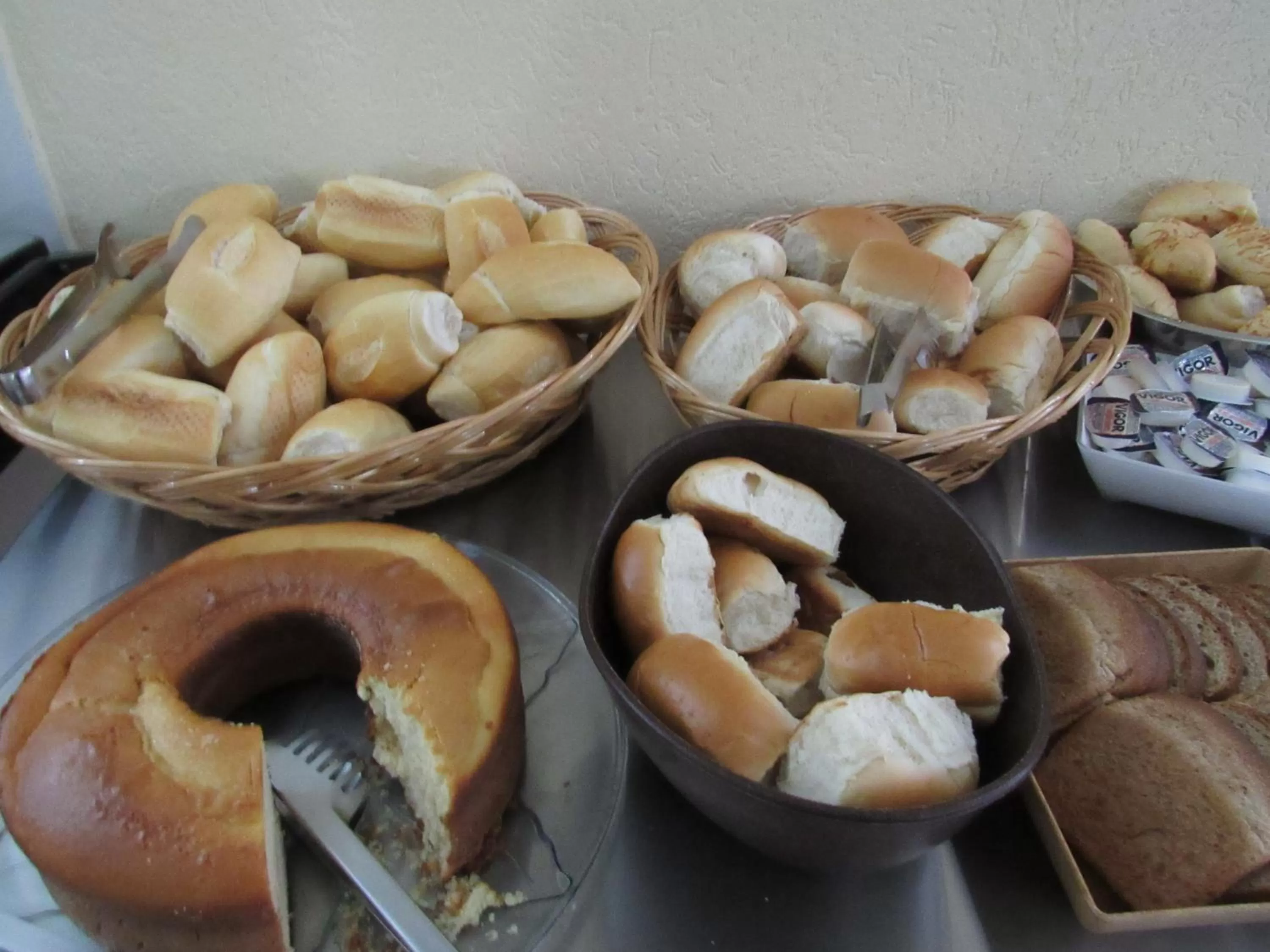 Food and drinks in Hotel Salomão - Próximo a 25 de Março, Bom Retiro, Brás e Rua Santa Efigênia, a 2 minutos do Mirante Sampa Sky e pista de Skate Anhangabaú