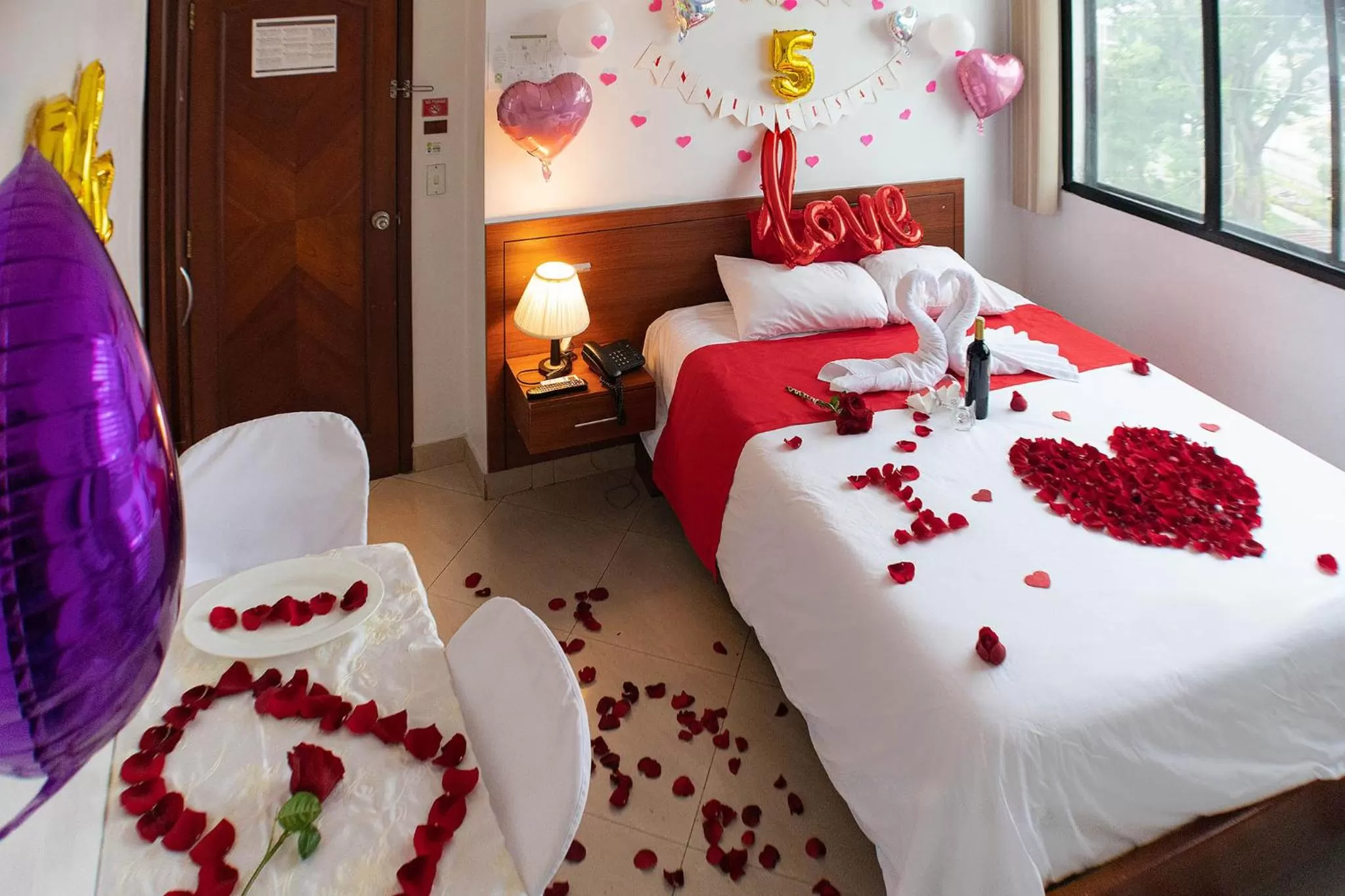 Bed in Hotel Castell - Cerca Del Aeropuerto