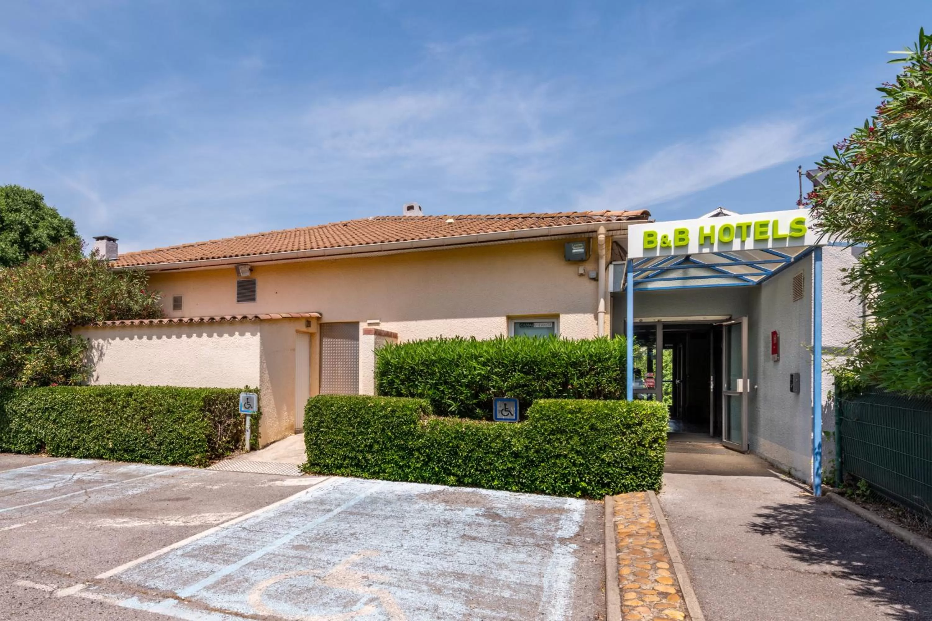 Property building in B&B HOTEL Montpellier Sud Lattes