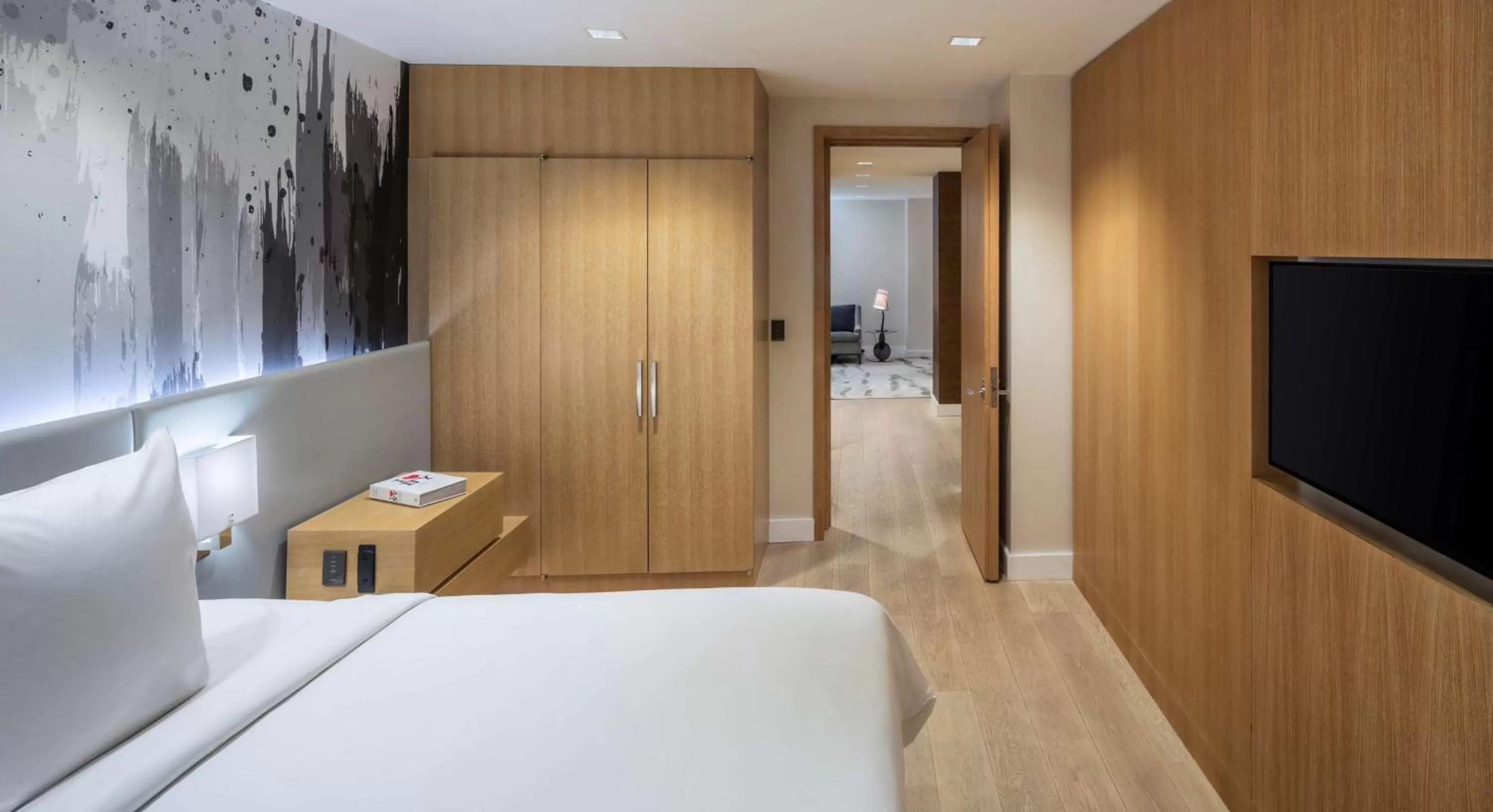 Photo of the whole room, Bed in Hyatt Grand Central New York