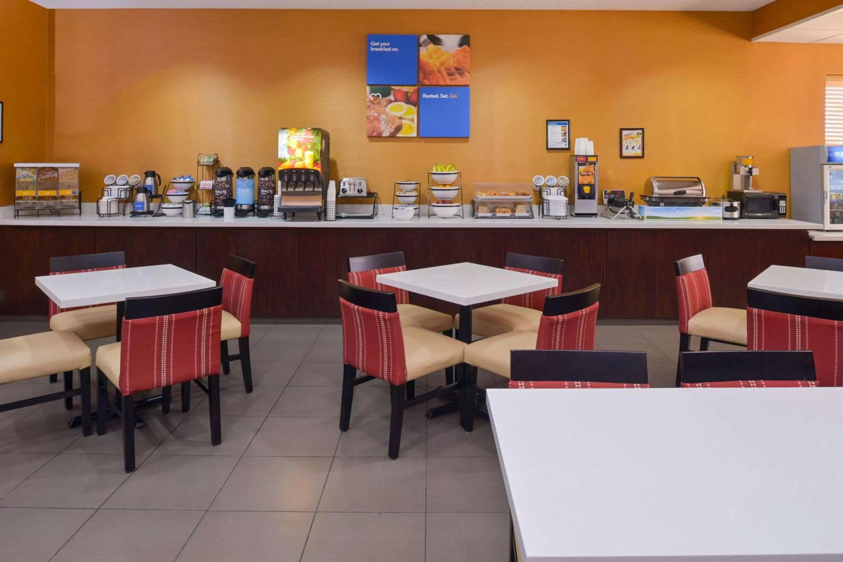 Restaurant/places to eat in Holiday Inn Express & Suites Joplin Southeast by IHG