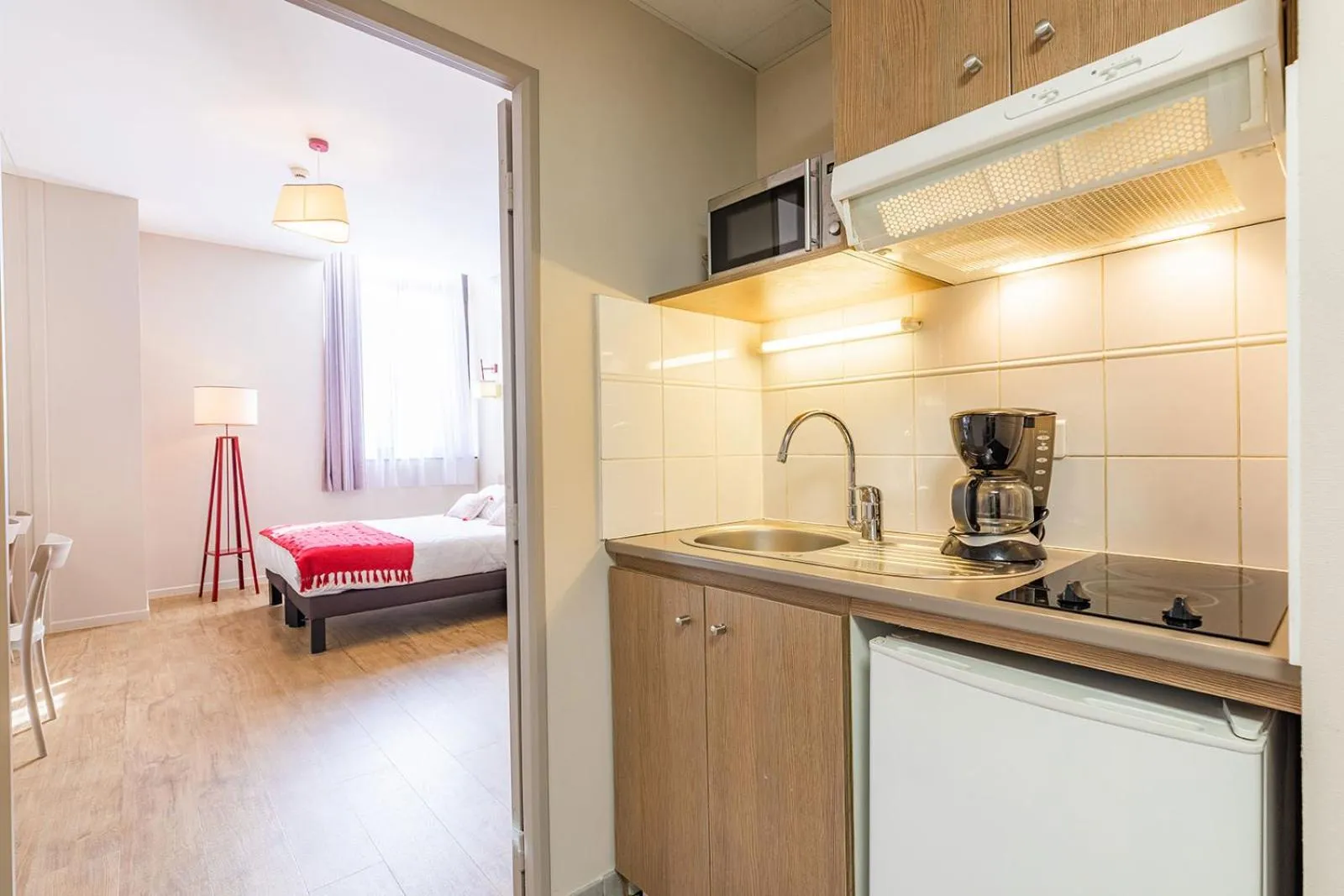 Kitchen or kitchenette, Bed in Appart'City Confort Strasbourg Centre