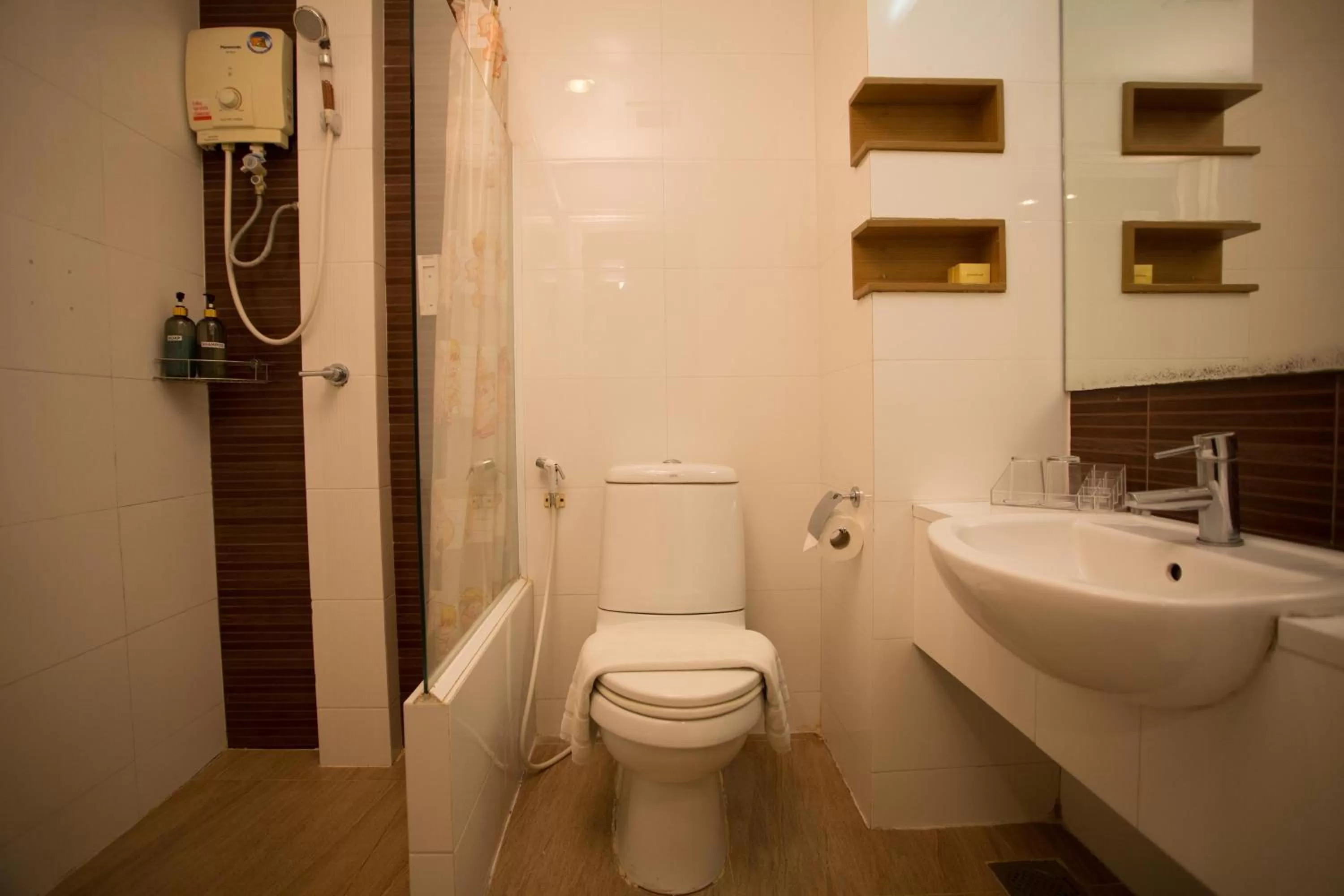 Toilet in P2 Boutique