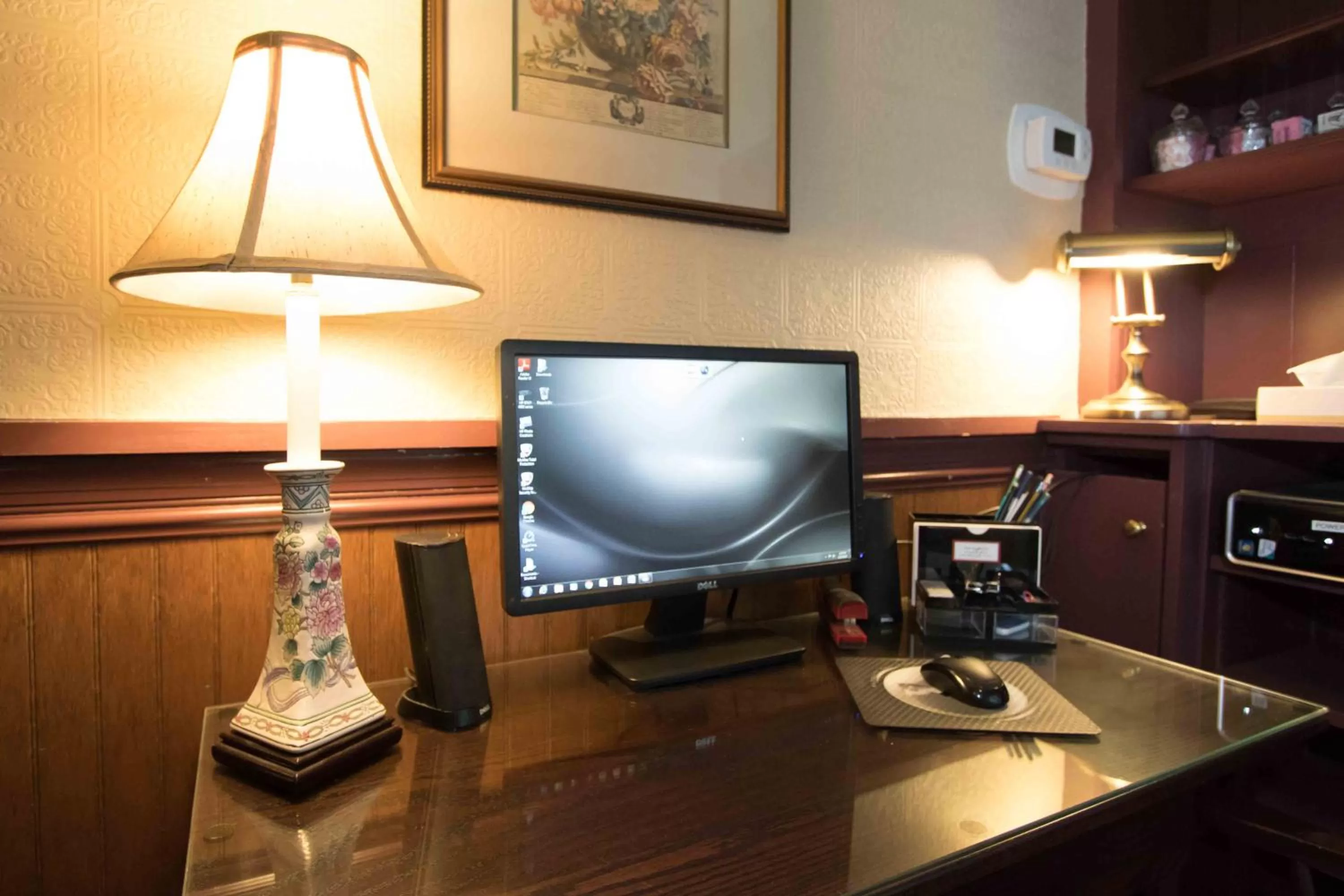 Business facilities, TV/Entertainment Center in The Globe Inn