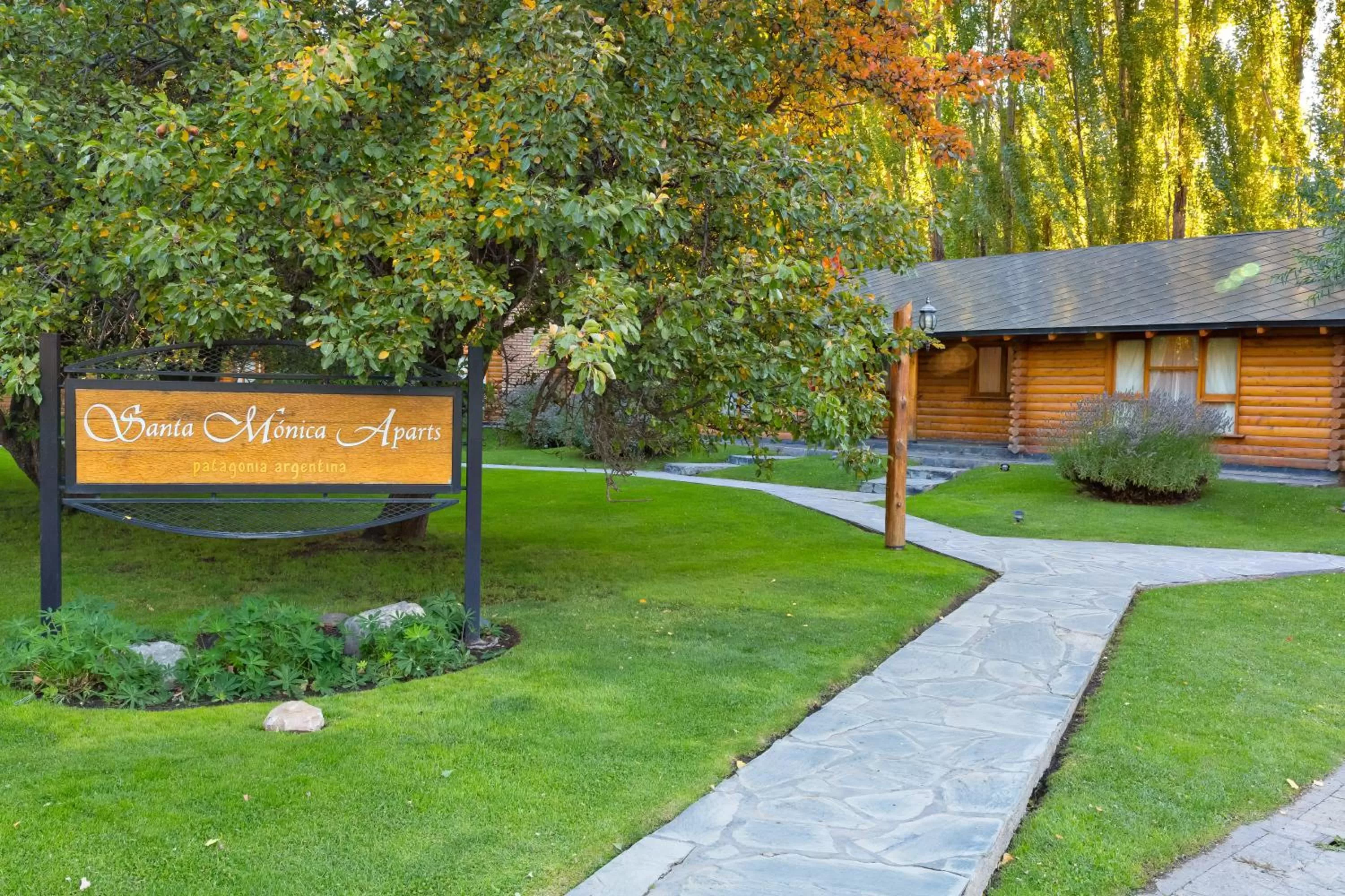 Facade/entrance in Santa Monica Aparts