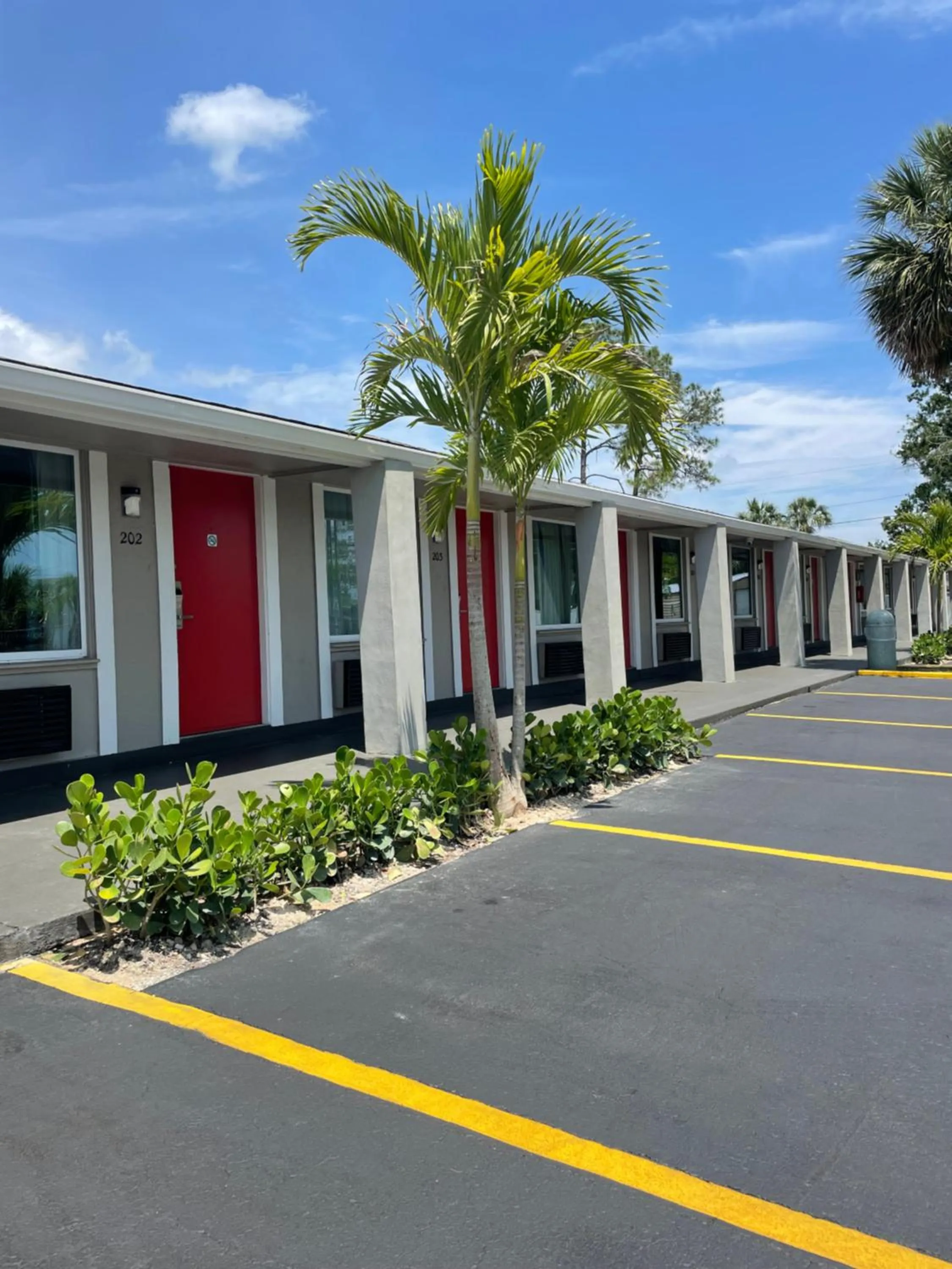 Property building in Super 8 by Wyndham Kissimmee-Orlando