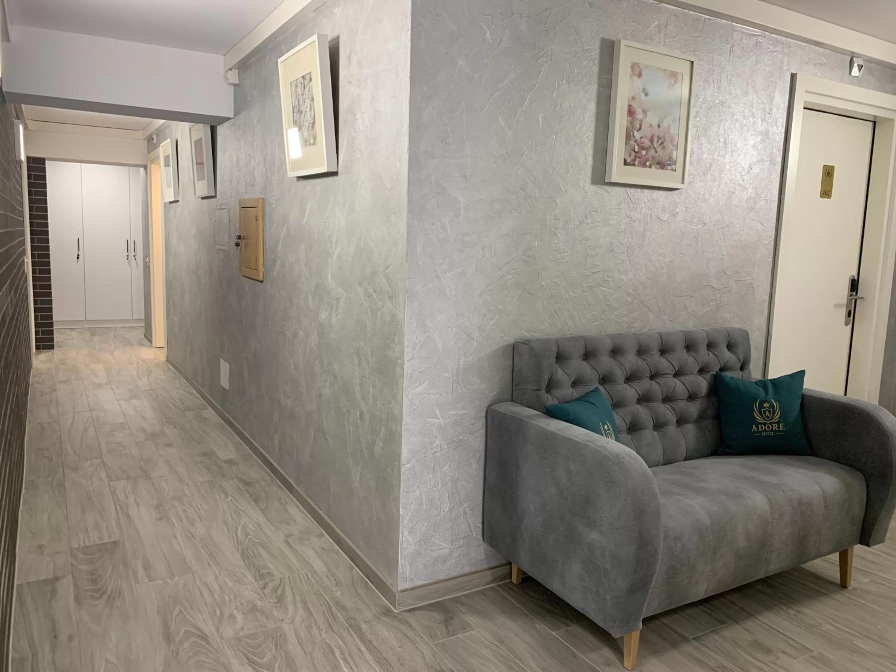 Hotel Adore