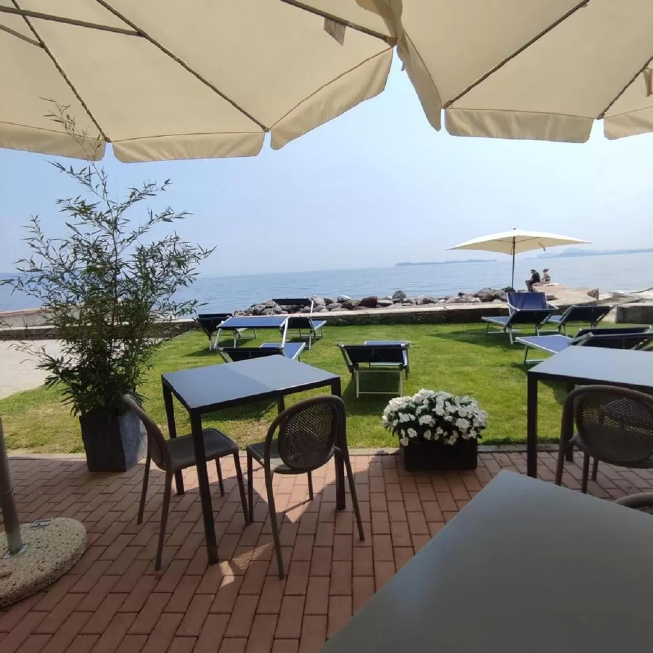 Patio in Bike Hotel Touring Gardone Riviera & Wellness