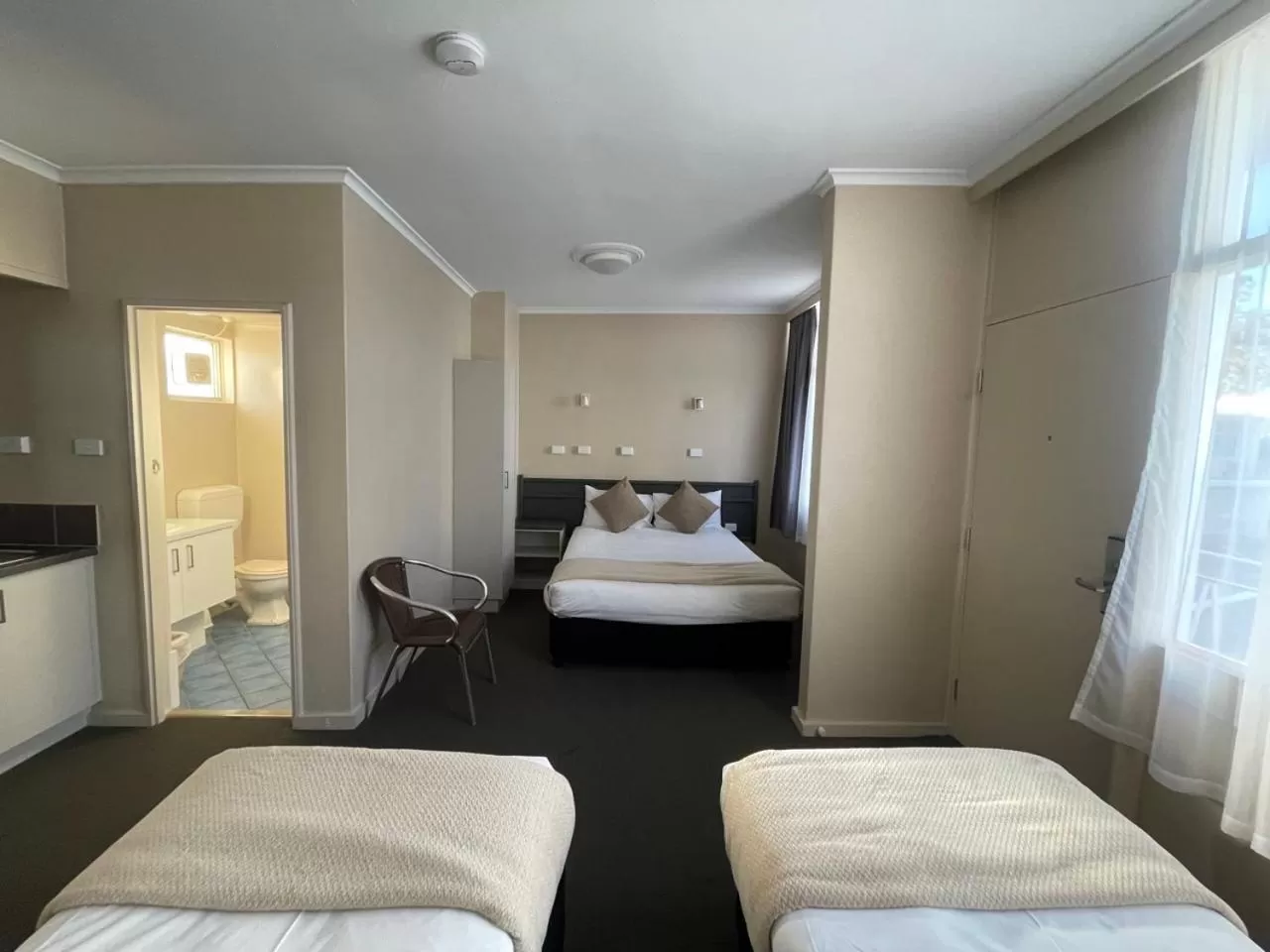 Photo of the whole room, Bed in Astor Hotel Motel