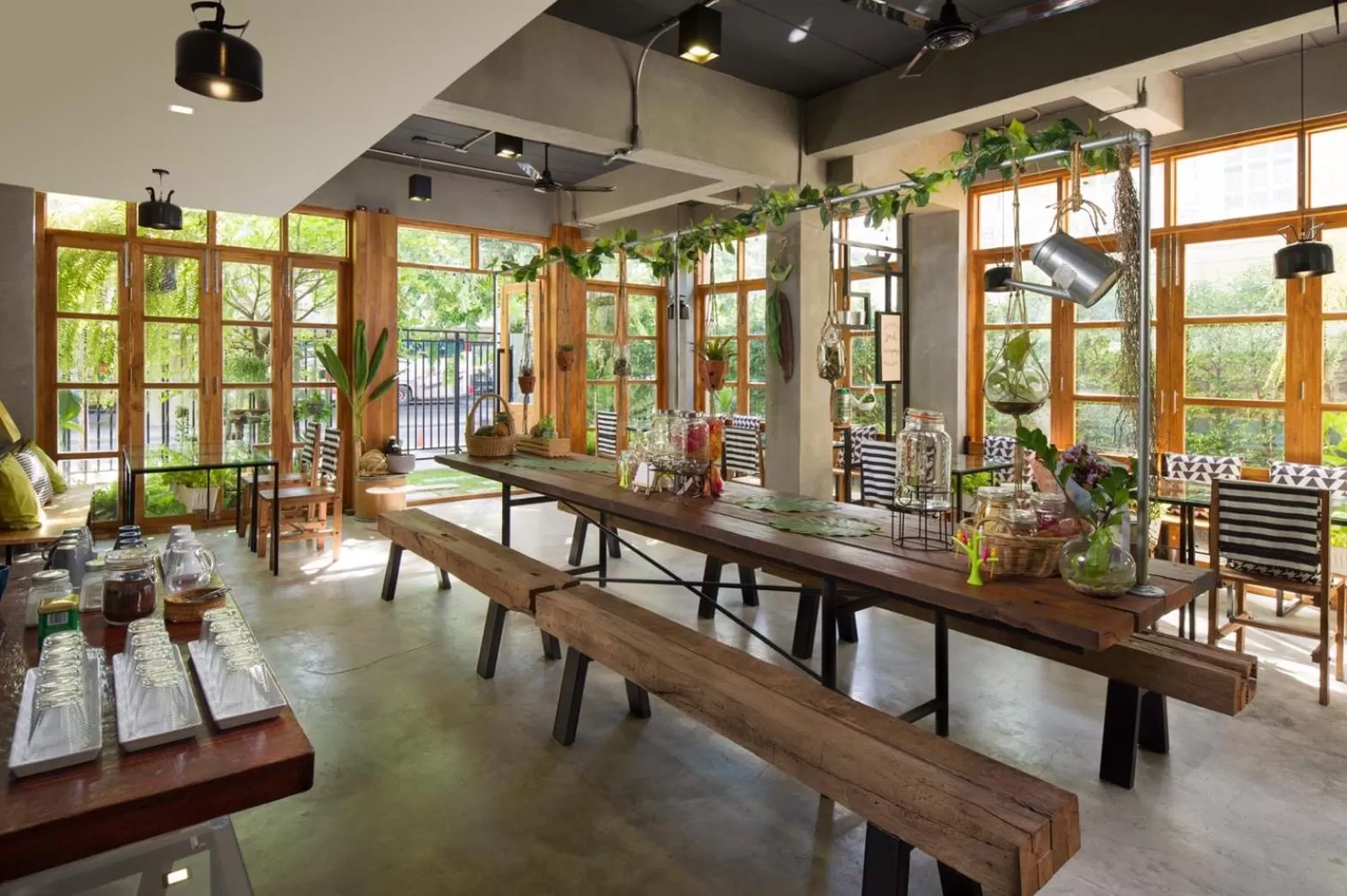 Restaurant/places to eat in Hansa Bangkok House