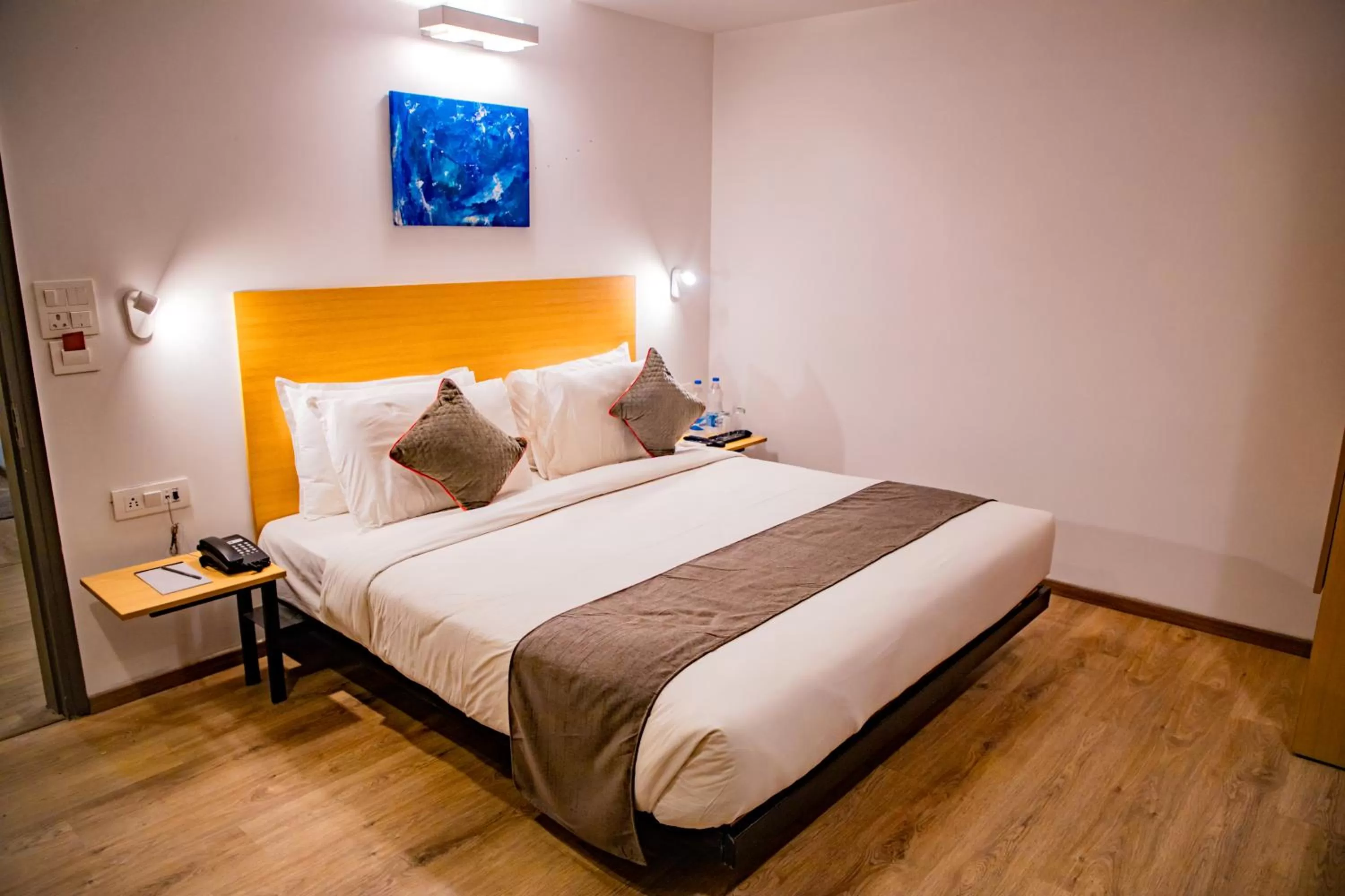 Property building, Bed in GoldenKeys Inn