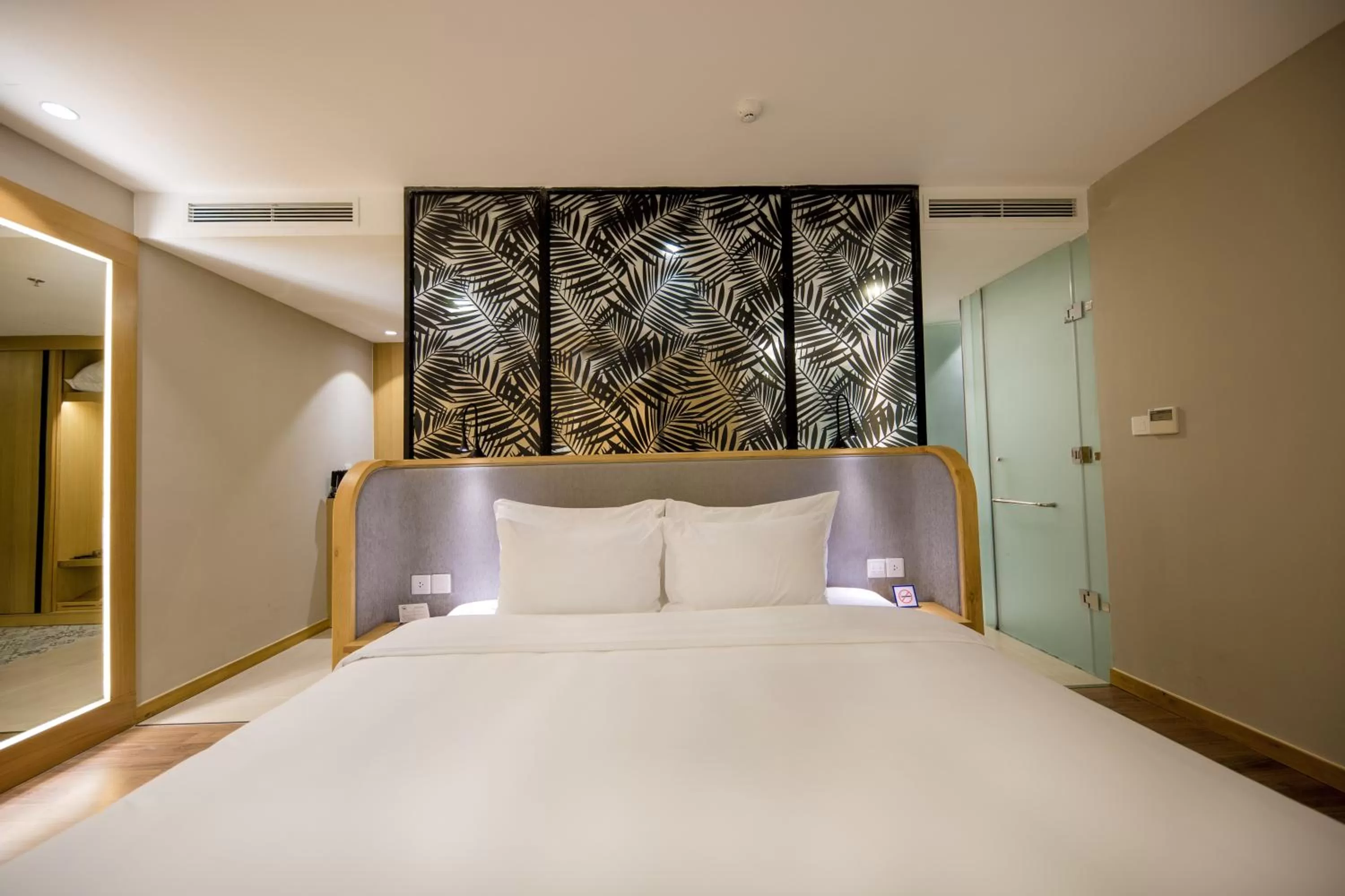 Restaurant/places to eat, Bed in Quinter Central Nha Trang