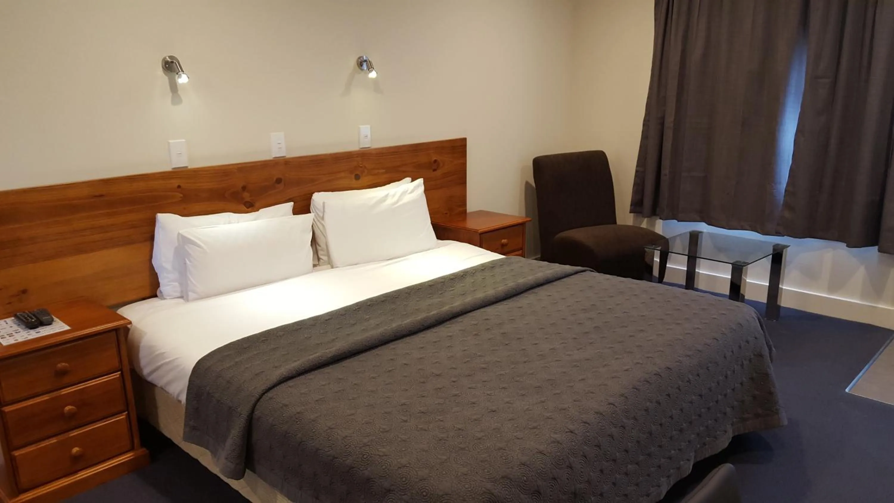 Bed in Auto Lodge Motel