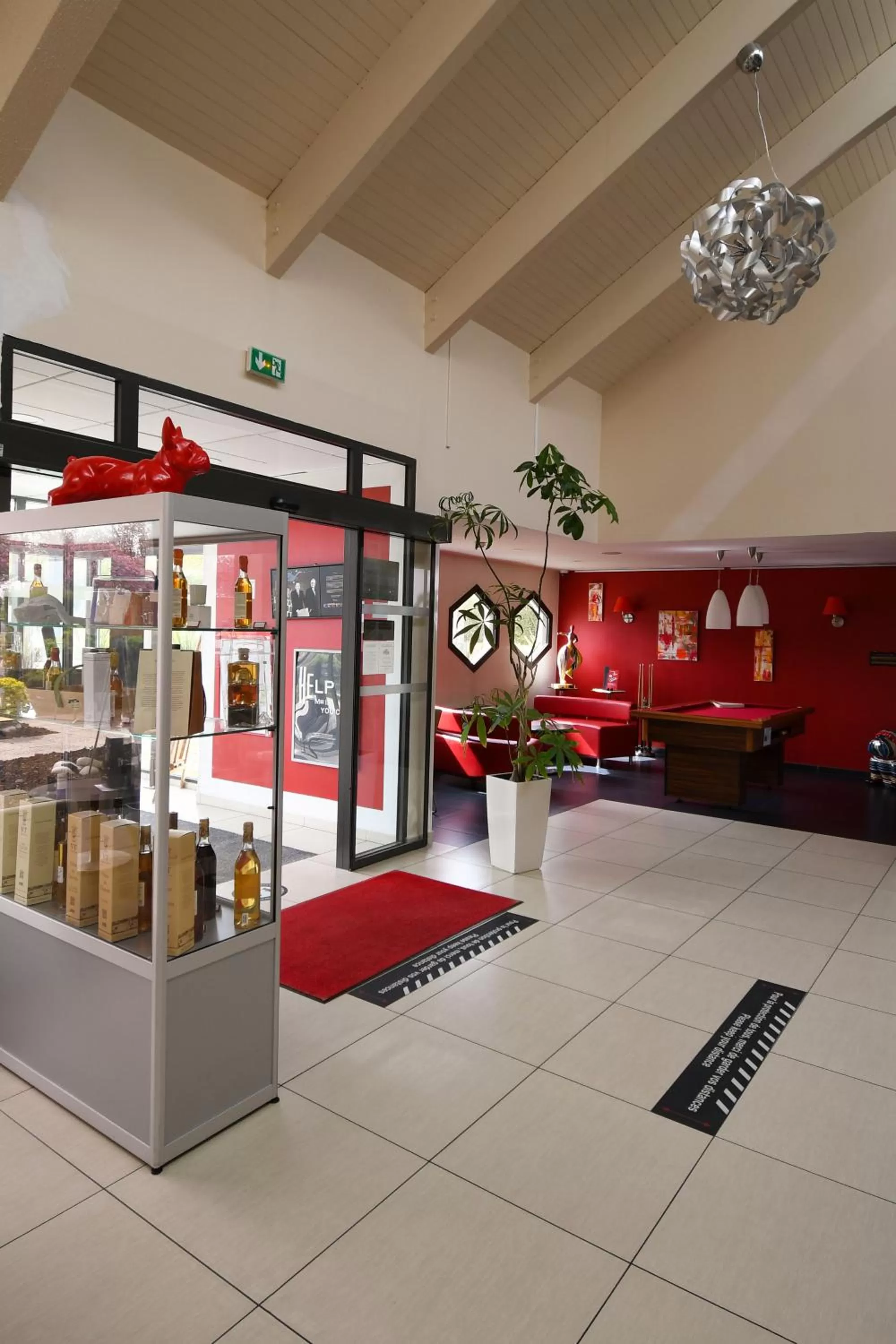 Billiard in ibis Saintes