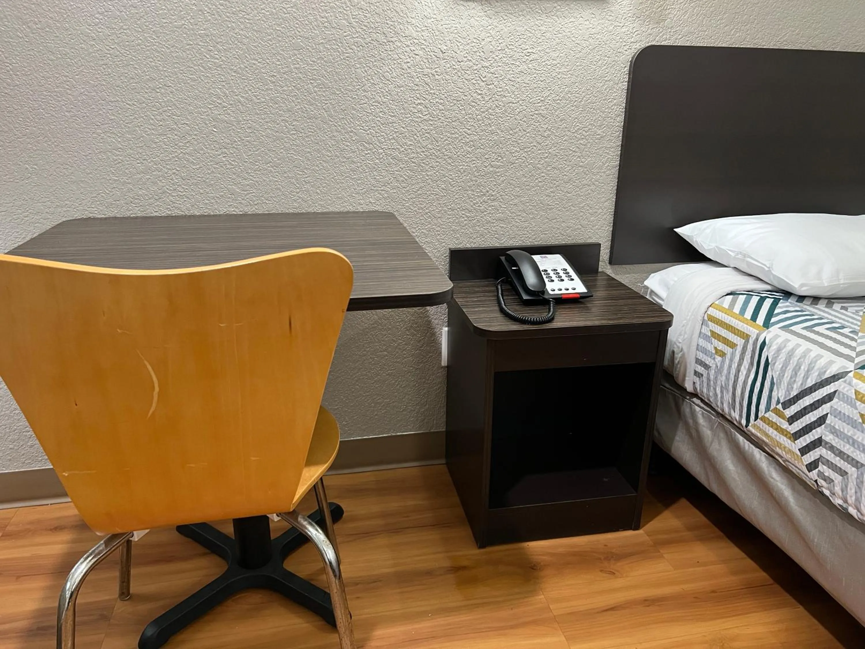 Seating area, Bed in Motel 6-Longview, TX