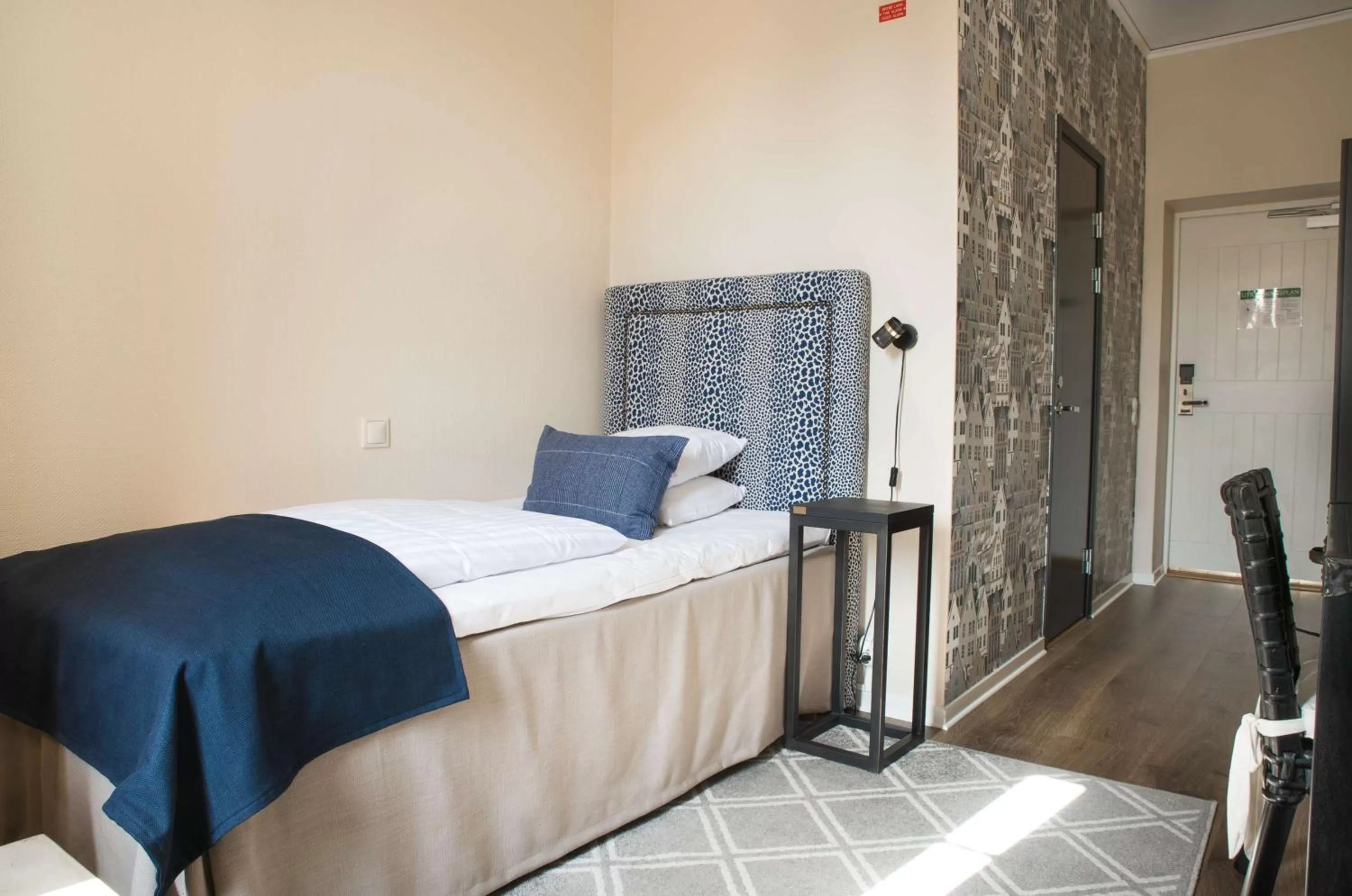 Photo of the whole room, Bed in Statt Hassleholm BW Signature Collection