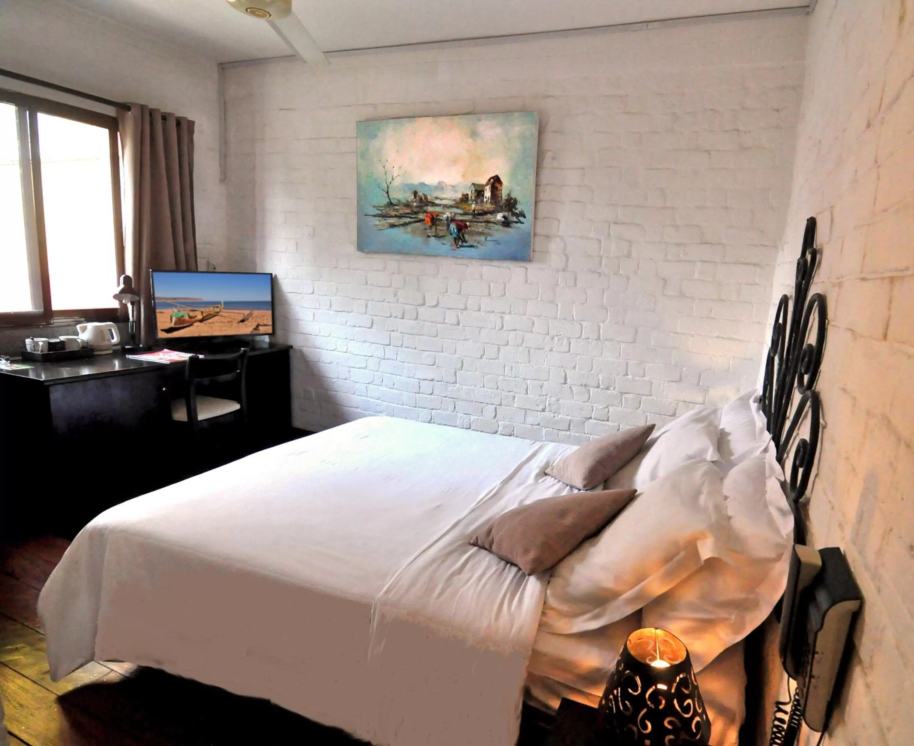 Photo of the whole room, Bed in Rova Hotel