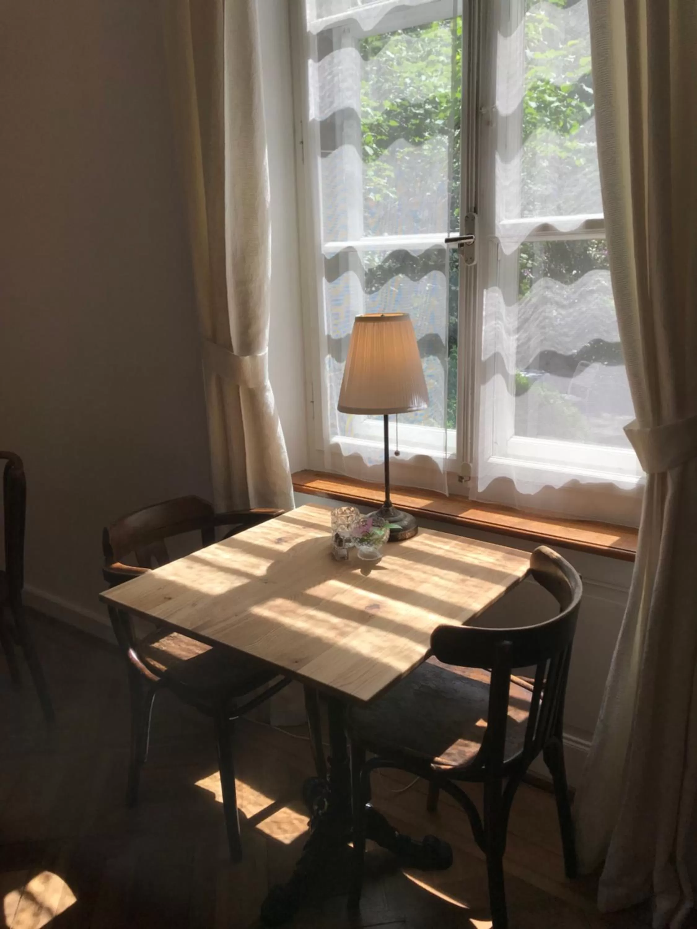 Communal lounge/ TV room in The Bed + Breakfast