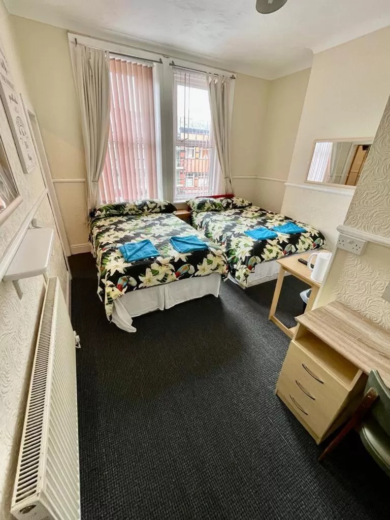 Photo of the whole room, Bed in Hayward Hotel