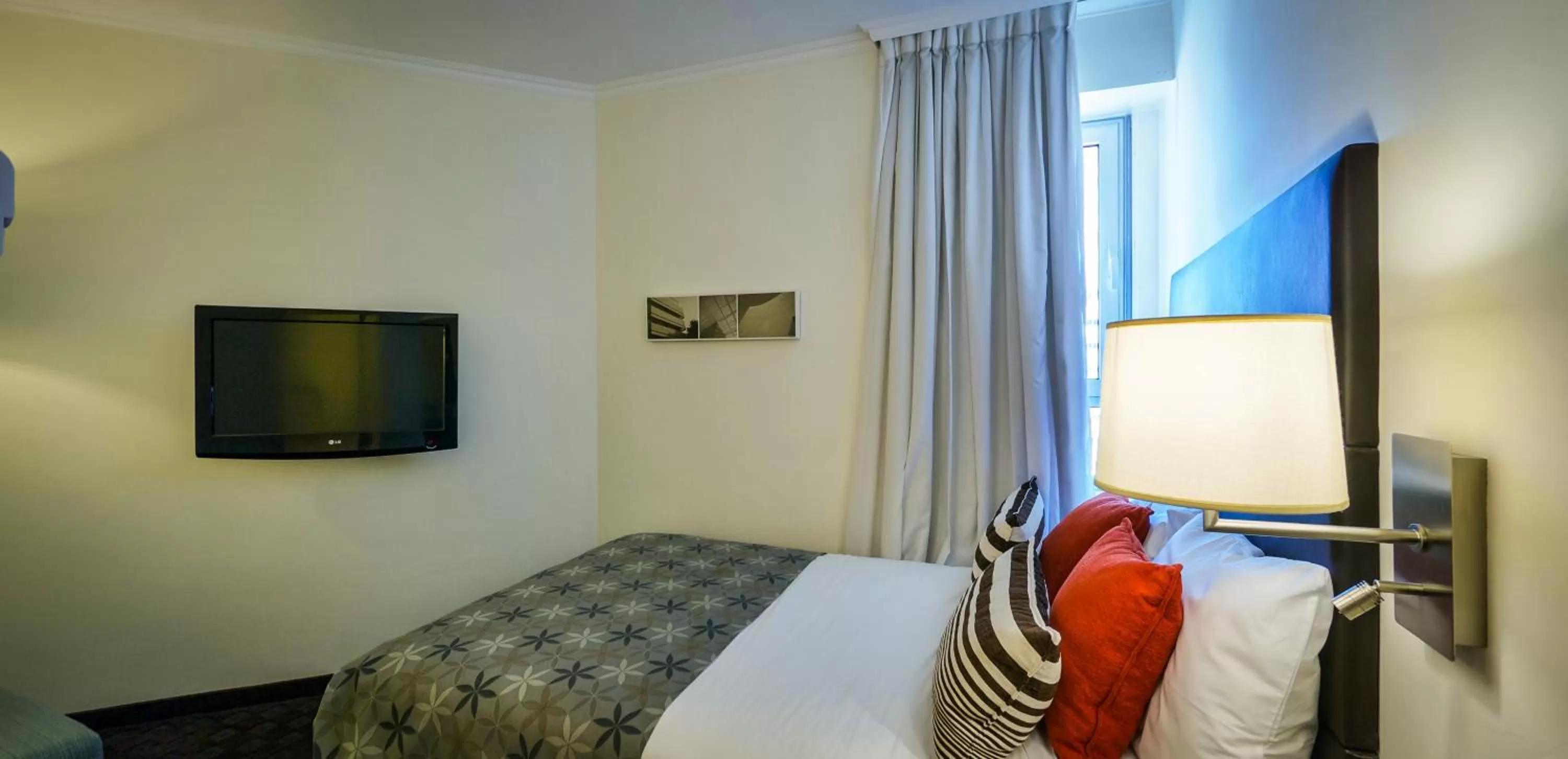 Bed in Metropolitan Hotel