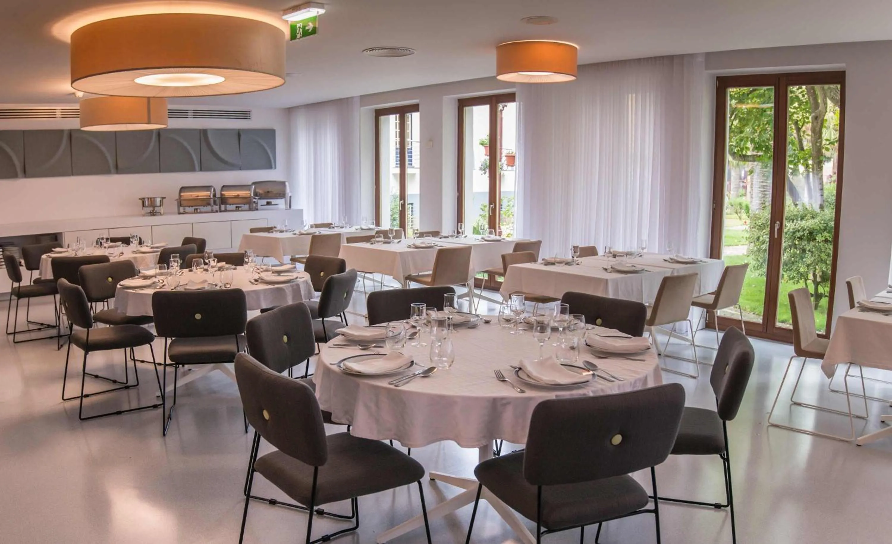 Dining area in Azoris Angra Garden – Plaza Hotel