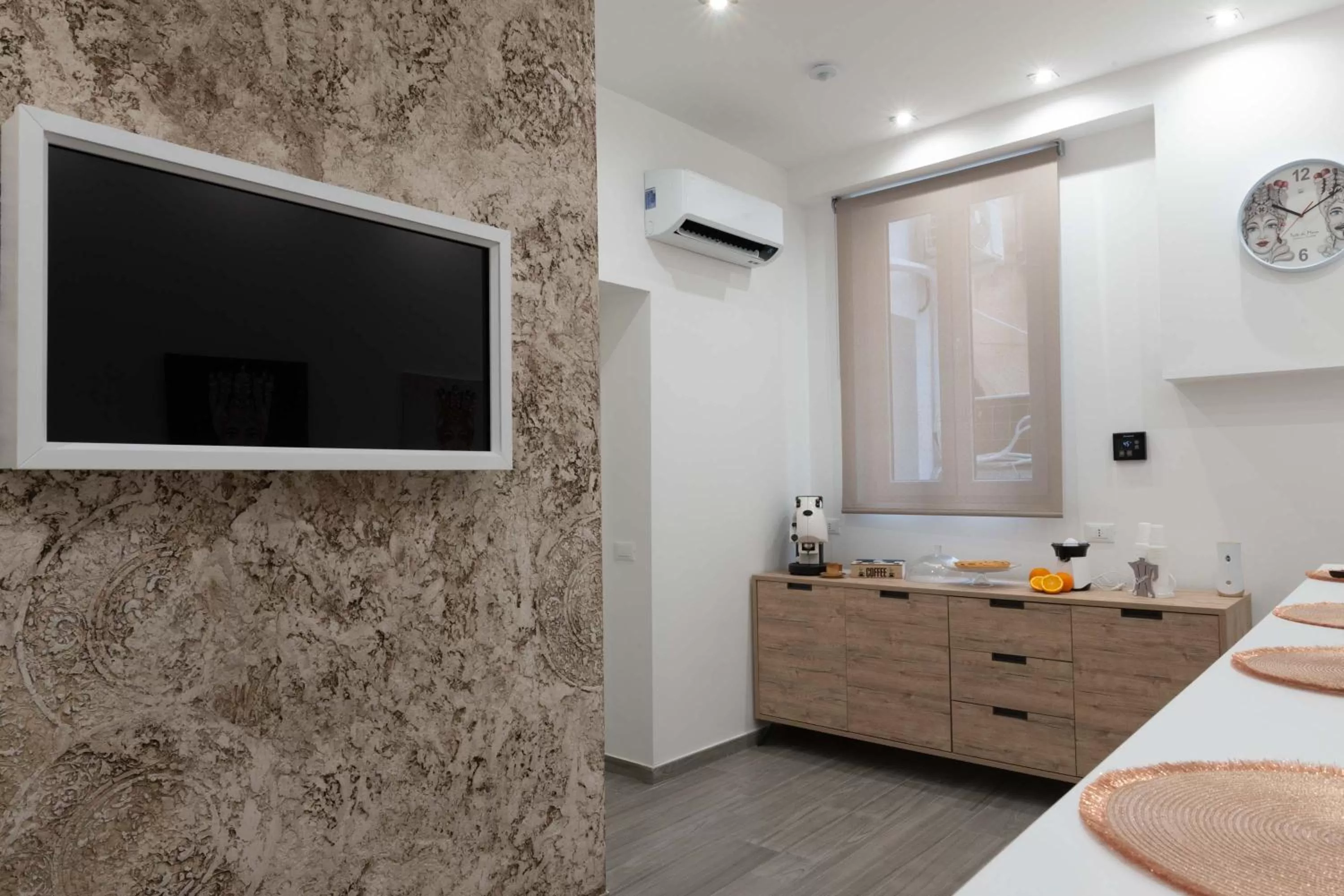 Area and facilities, TV/Entertainment Center in Blanc Rooms