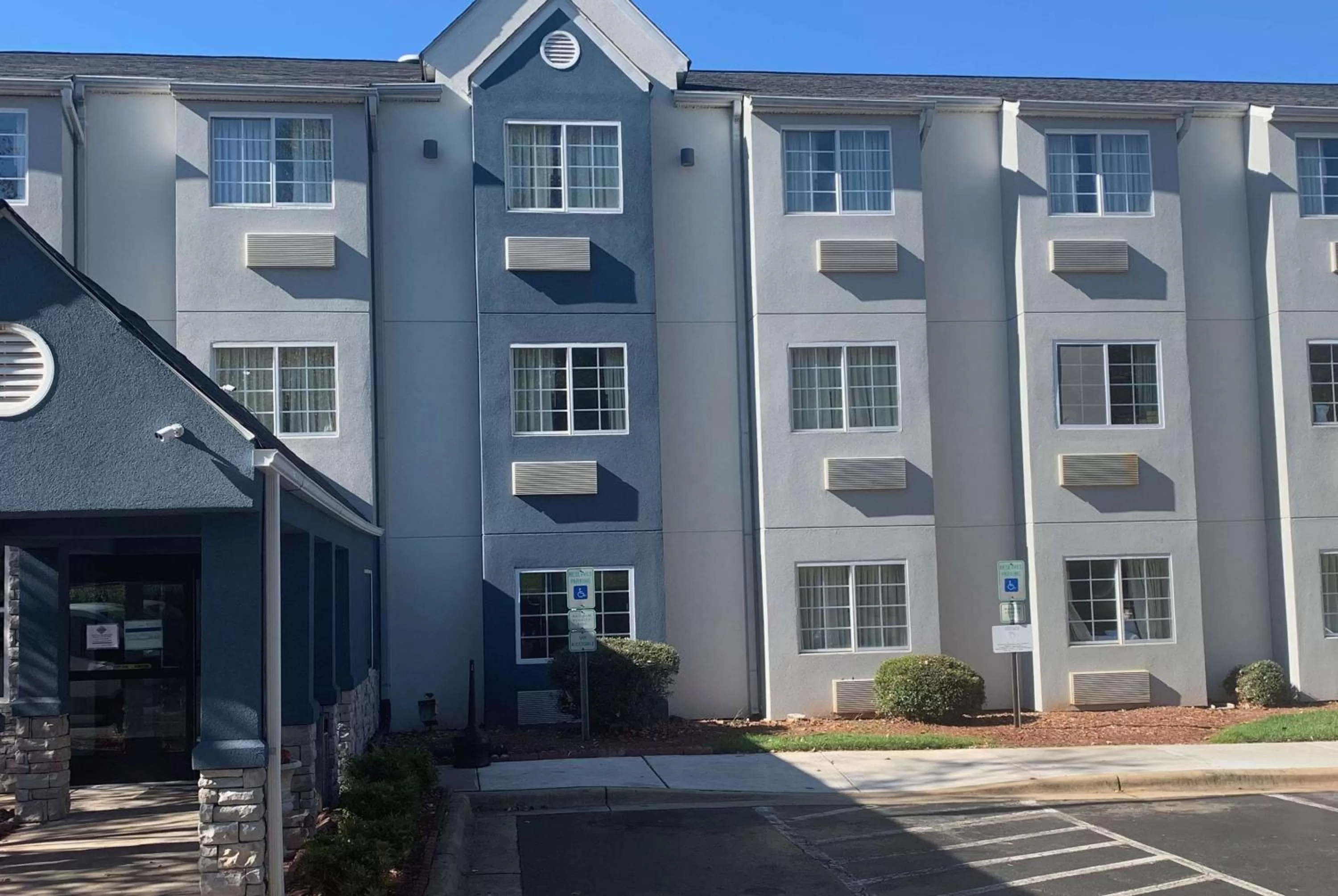 Property building in Microtel Inn by Wyndham Charlotte Airport