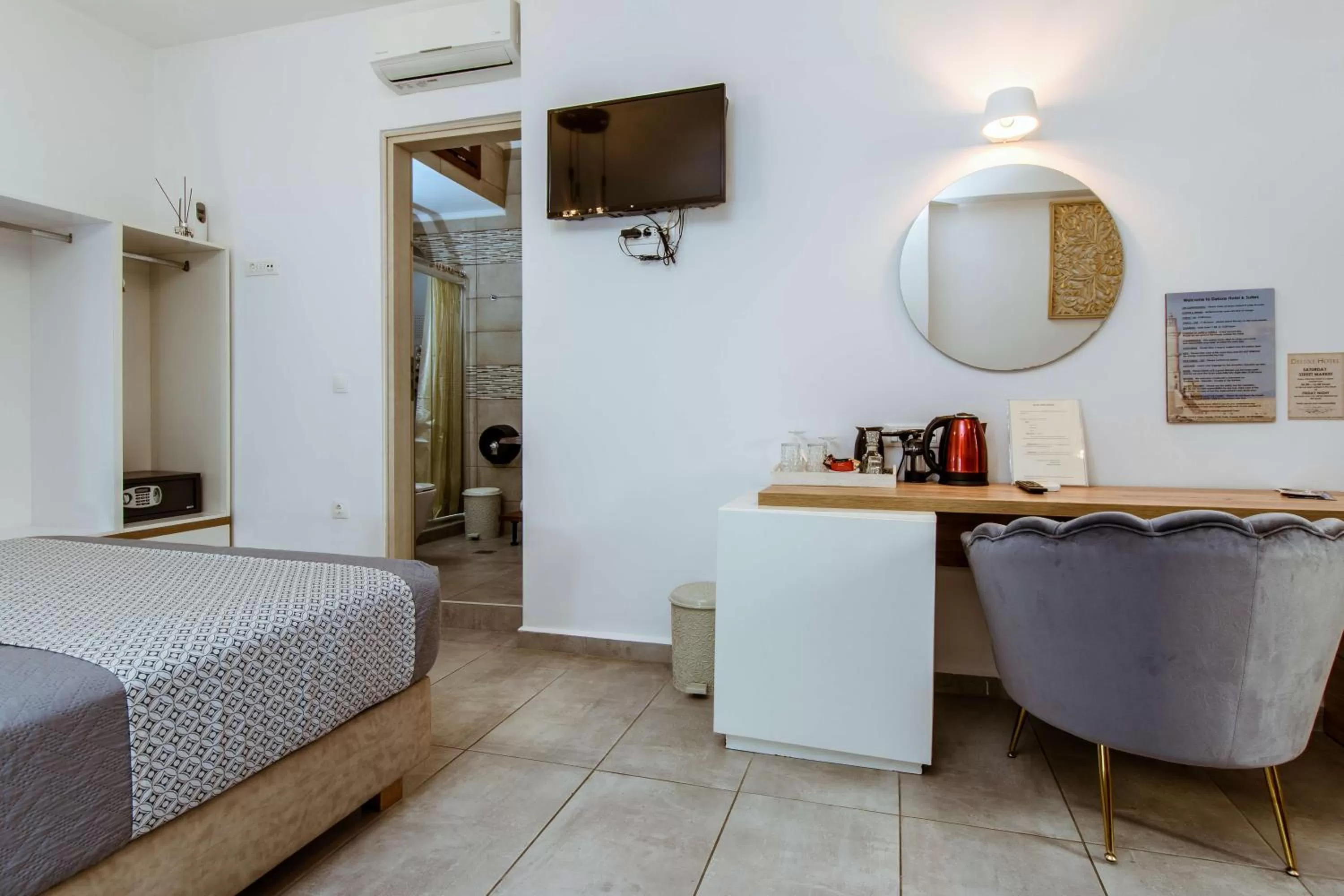 Area and facilities, Bed in Deluxe Hotel