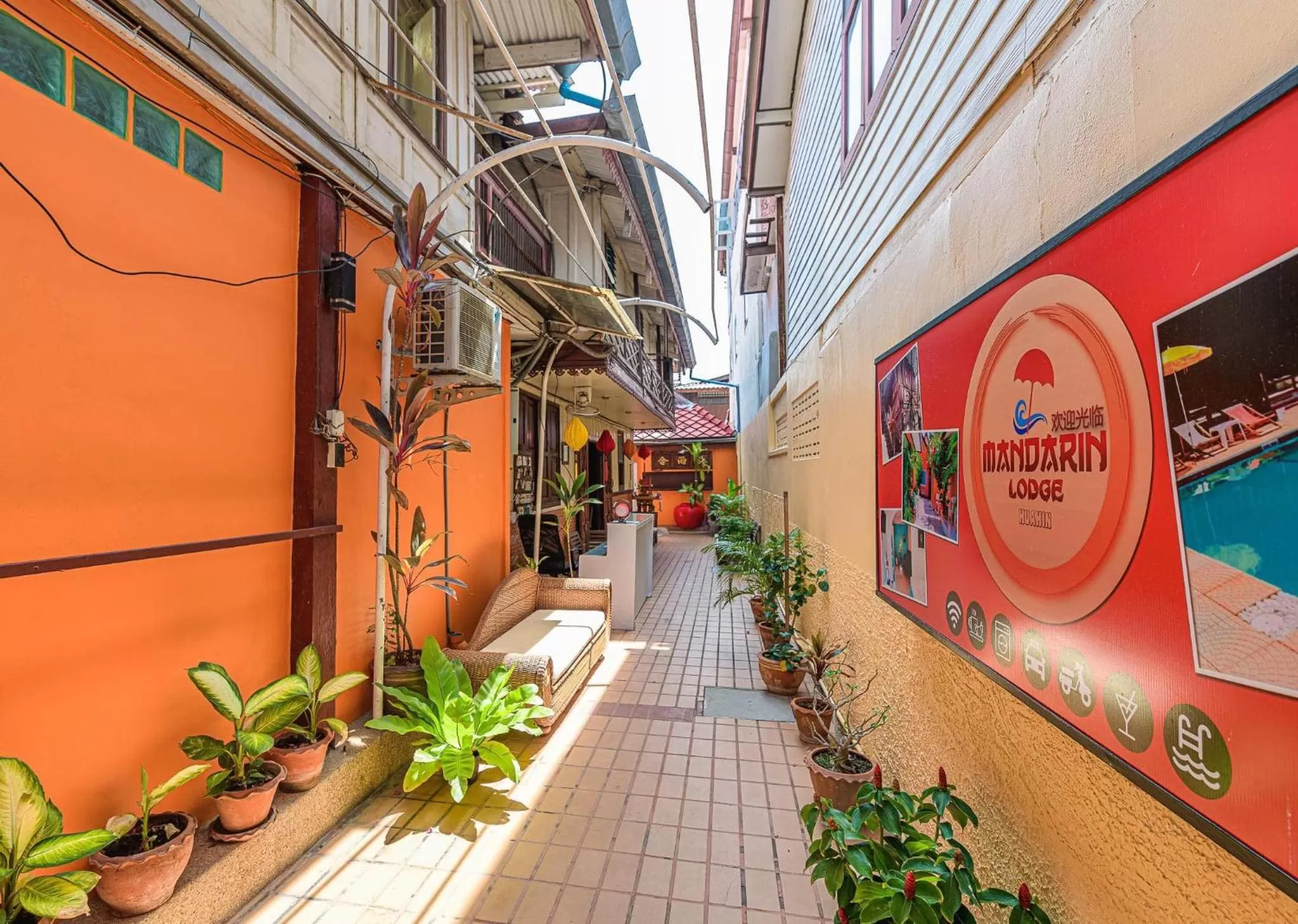 Facade/entrance in MANDARIN LODGE by victor