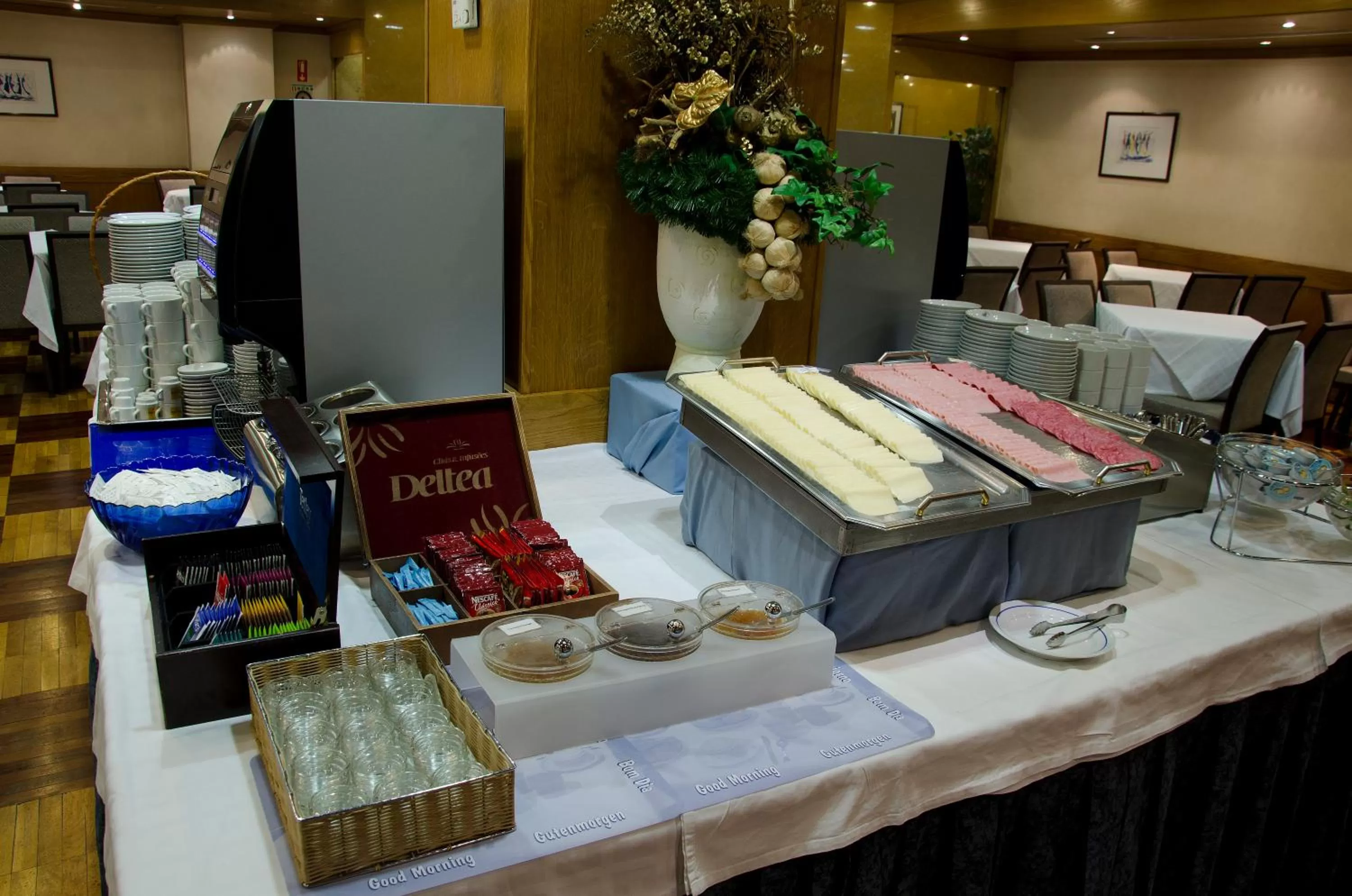 Food and drinks in VIP Inn Berna Hotel